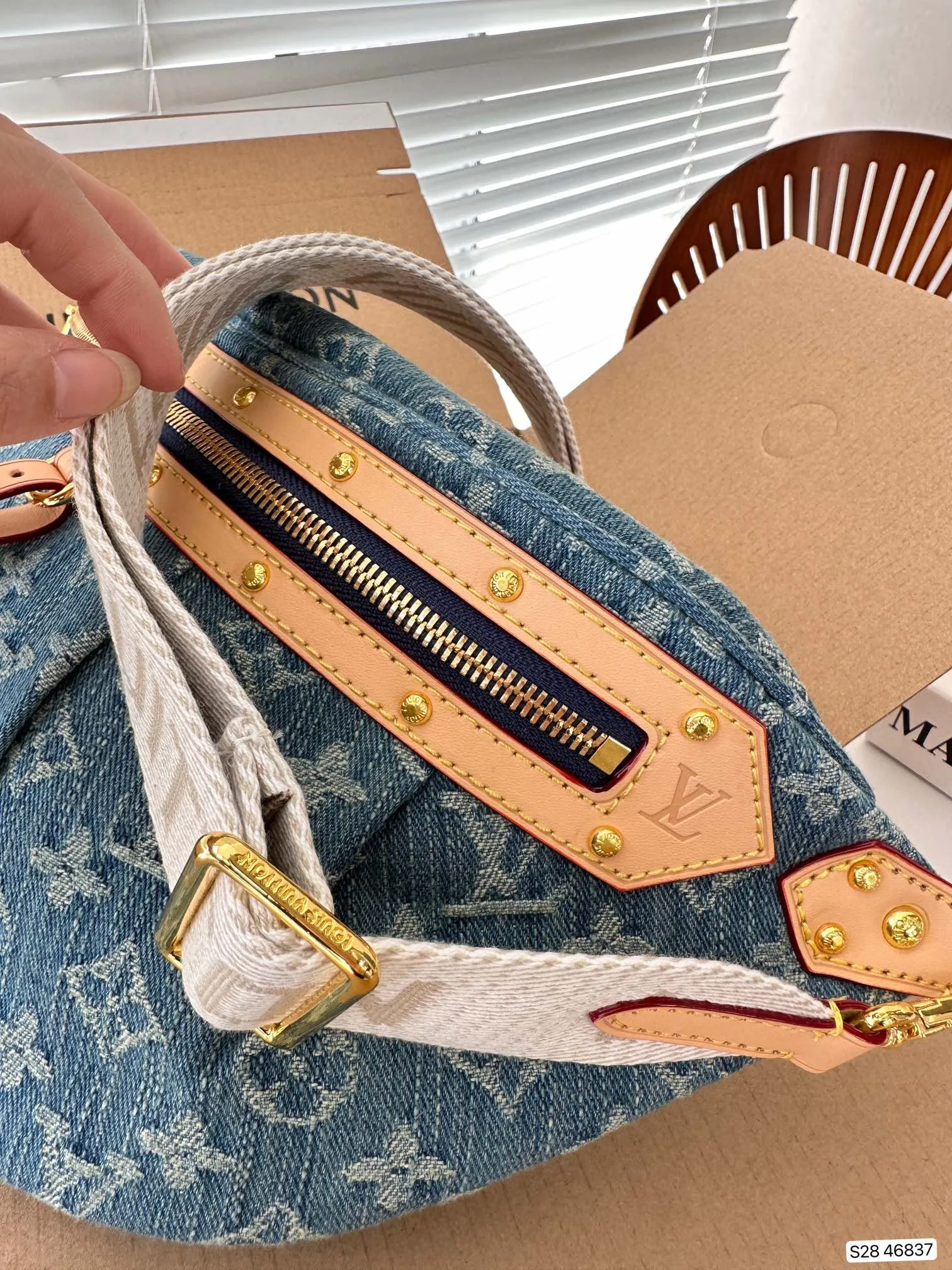 【LOUIS VUITTON  公式旗艦店】ルイヴィトン    ウエストポーチ  当日出荷 好評に付き再入荷！42*19CM