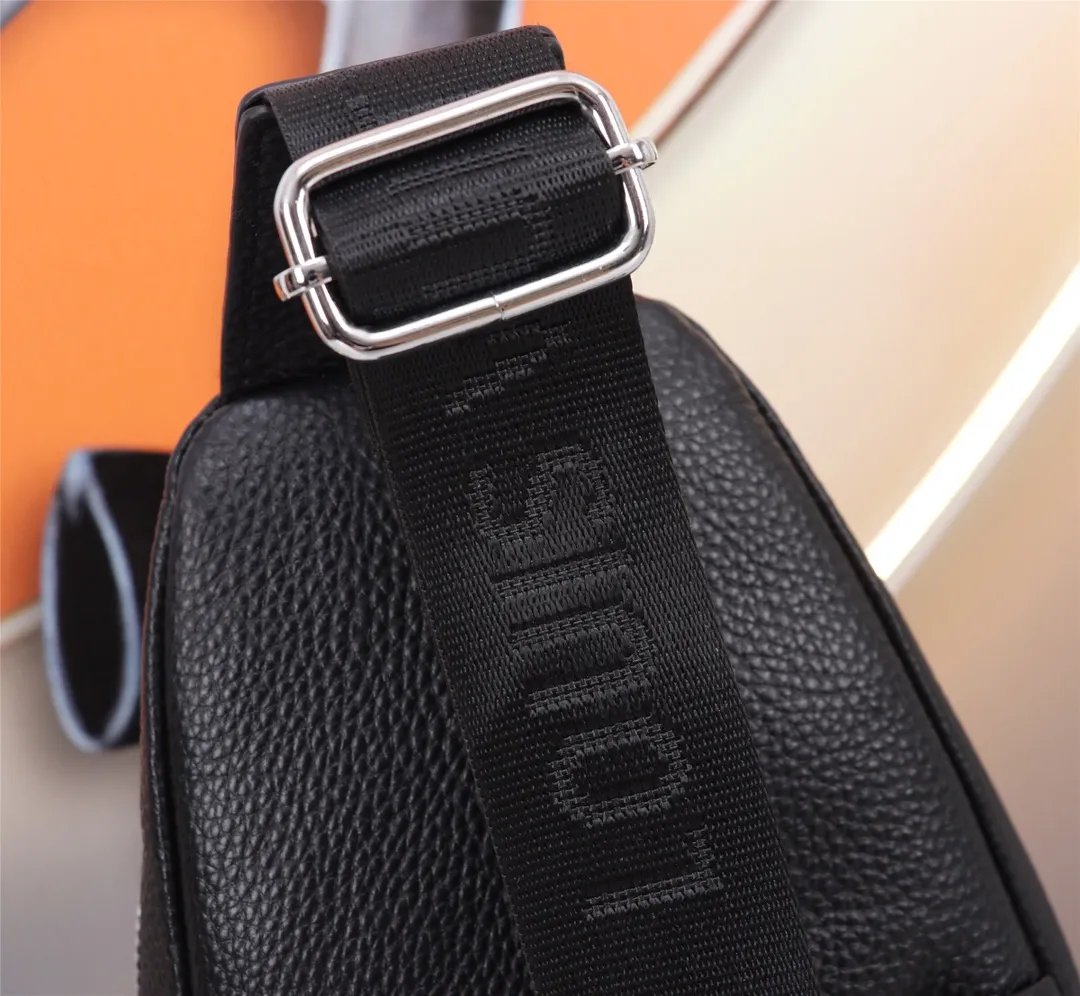 【LOUIS VUITTON  公式 旗艦店】 ルイヴィトン   胸ポケット当日出荷 好評に付き再入荷！34*17*6CM