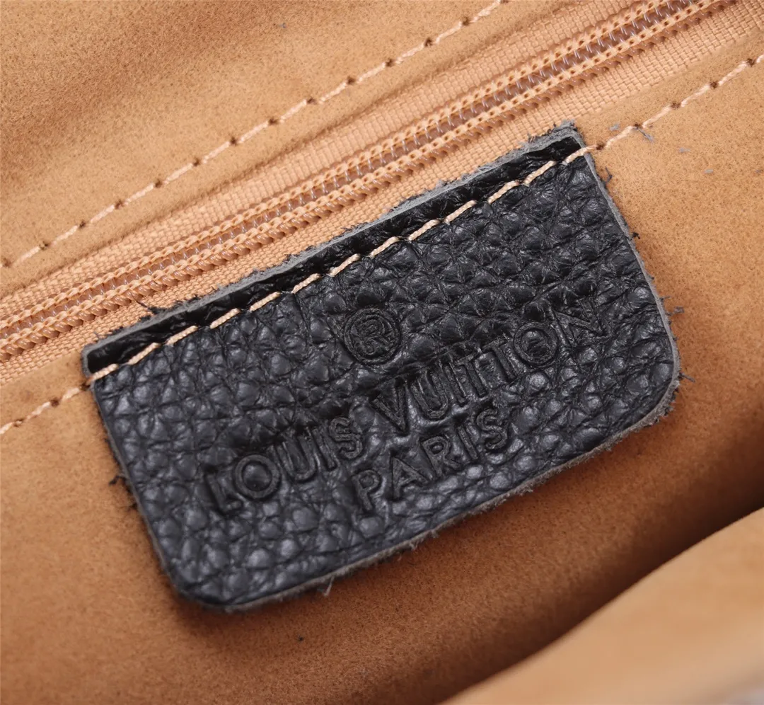 【LOUIS VUITTON  公式 旗艦店】 ルイヴィトン   胸ポケット当日出荷 好評に付き再入荷！34*17*6CM