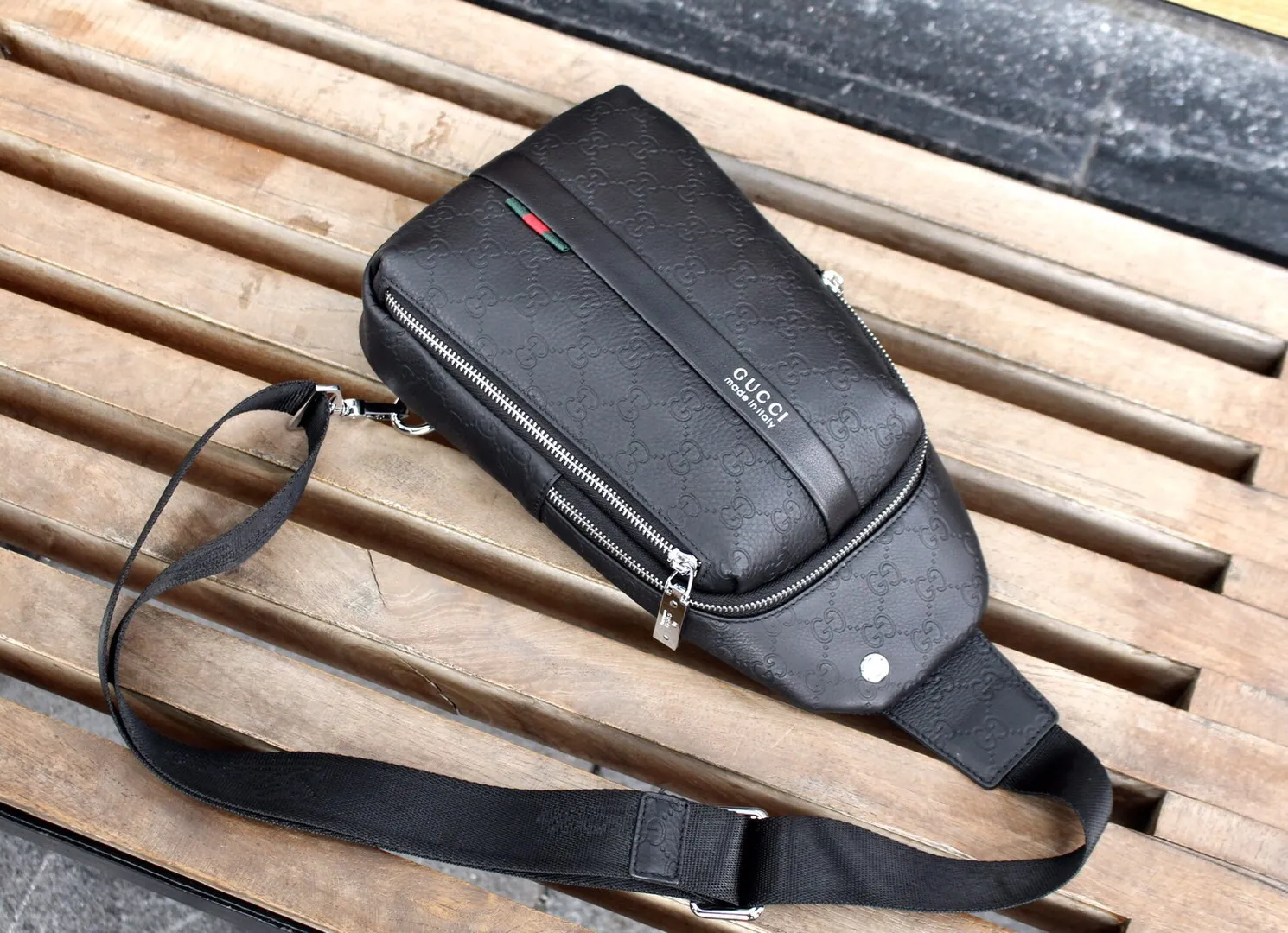 【GUCCI 公式旗艦店】 グッチ  胸ポケット当日出荷 好評に付き再入荷！18*32*7CM