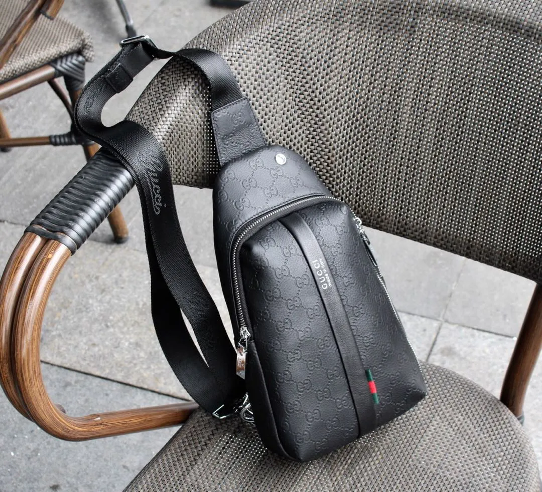 【GUCCI 公式旗艦店】 グッチ  胸ポケット当日出荷 好評に付き再入荷！18*32*7CM