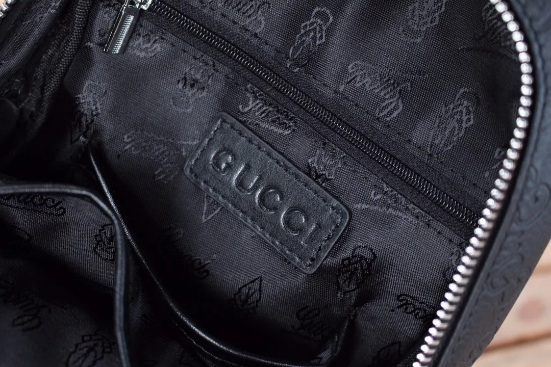 【GUCCI 公式旗艦店】 グッチ  胸ポケット当日出荷 好評に付き再入荷！18*32*7CM