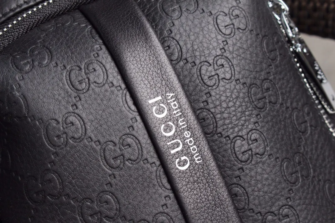 【GUCCI 公式旗艦店】 グッチ  胸ポケット当日出荷 好評に付き再入荷！18*32*7CM