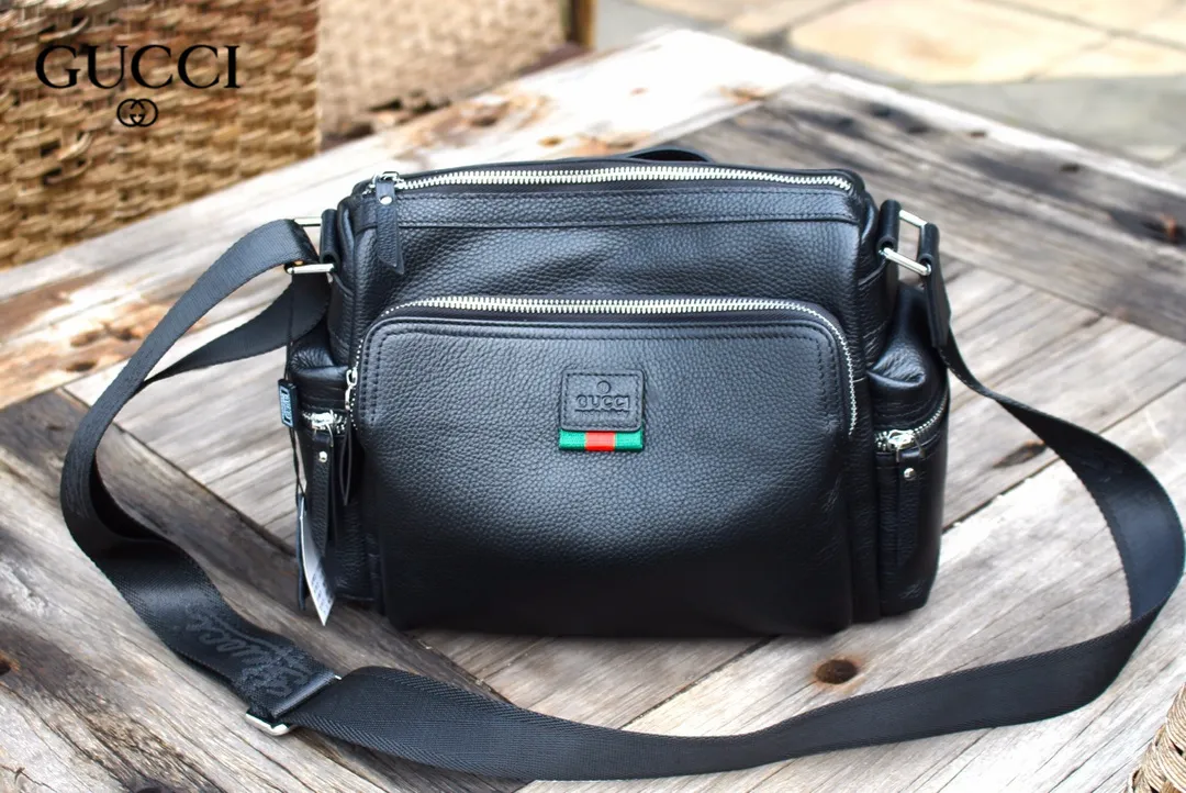 【GUCCI 公式旗艦店】 グッチ 斜めがけバッグ 当日出荷 好評に付き再入荷！31*23*18CM