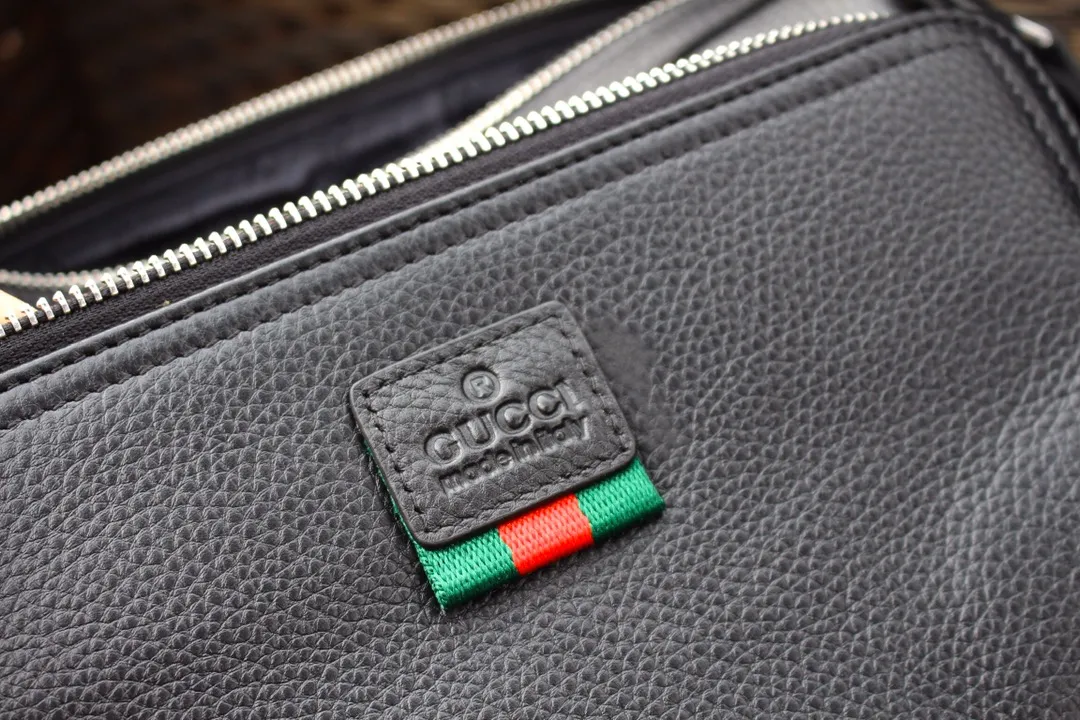 【GUCCI 公式旗艦店】 グッチ 斜めがけバッグ 当日出荷 好評に付き再入荷！31*23*18CM