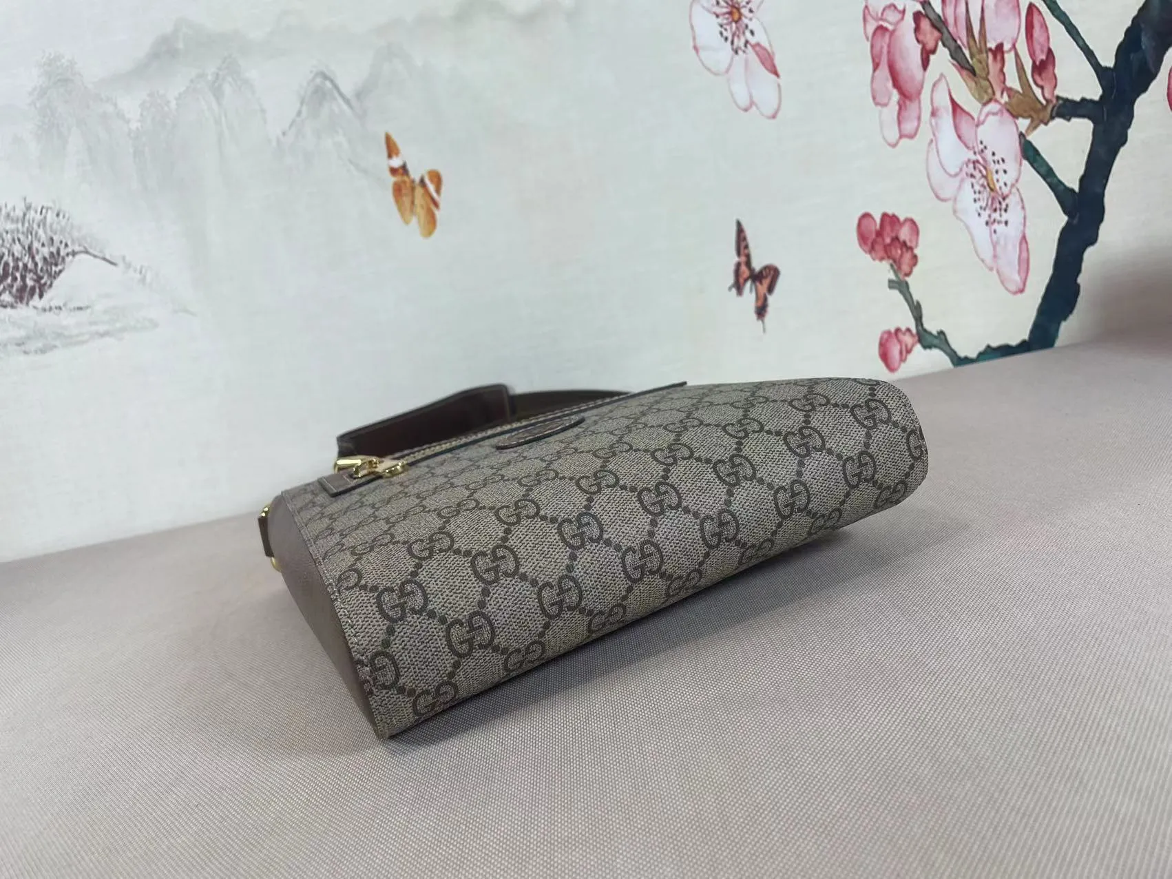 【GUCCI 公式旗艦店】 グッチ 斜めがけバッグ 当日出荷 好評に付き再入荷！21*23.5*4.5CM