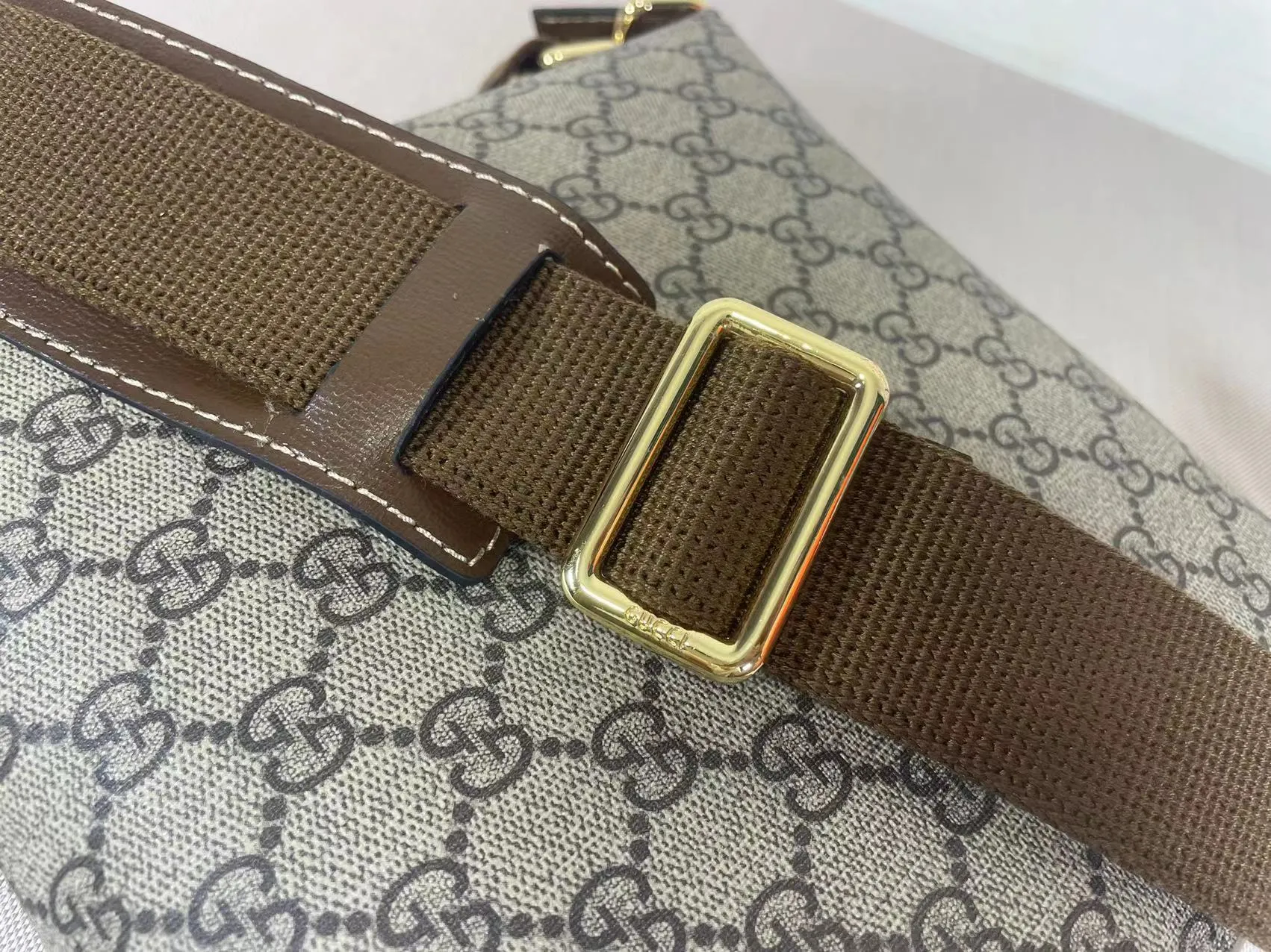 【GUCCI 公式旗艦店】 グッチ 斜めがけバッグ 当日出荷 好評に付き再入荷！21*23.5*4.5CM