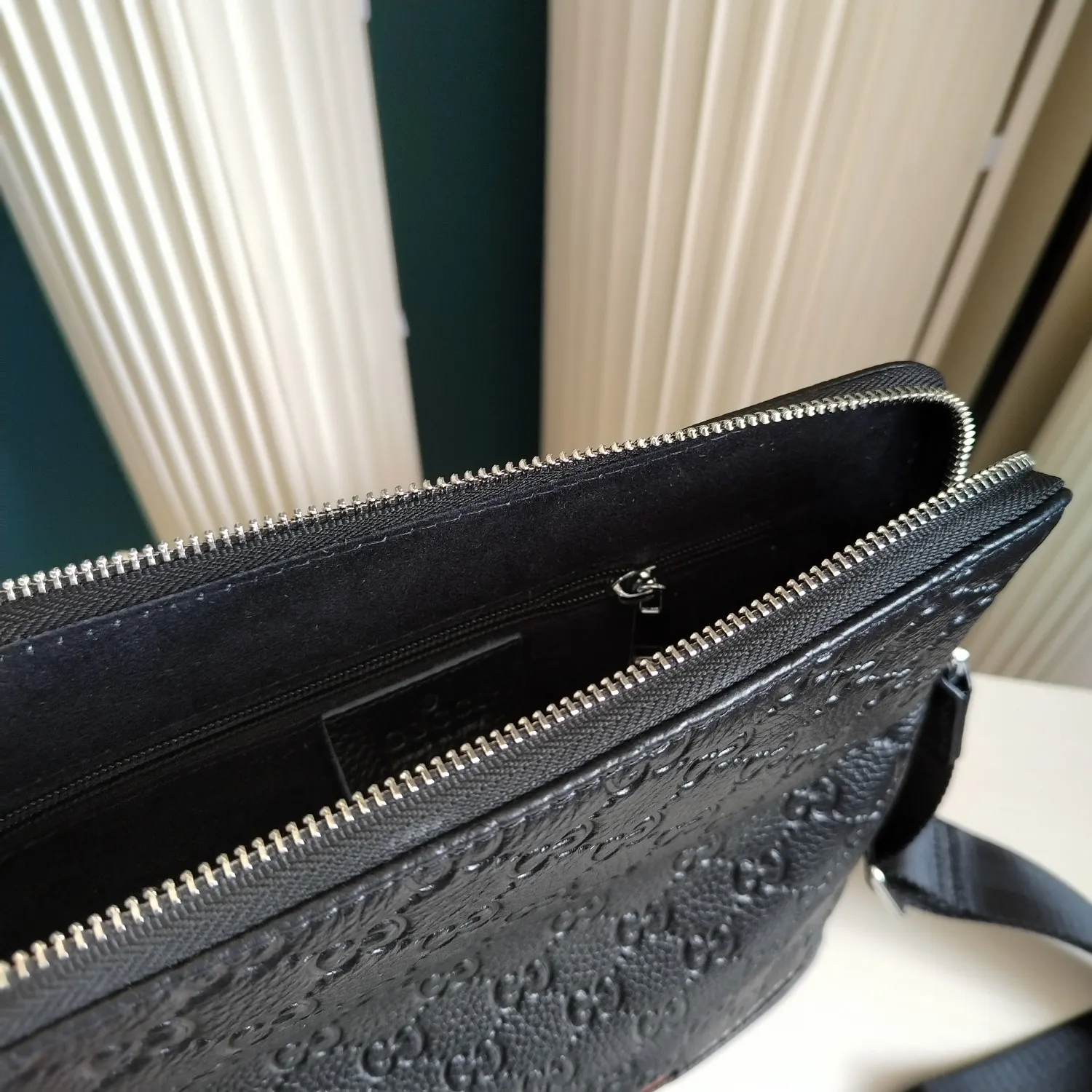 【GUCCI 公式 旗艦店】グッチ   ショルダーバッグ 当日出荷 好評に付き再入荷！26*28*5CM
