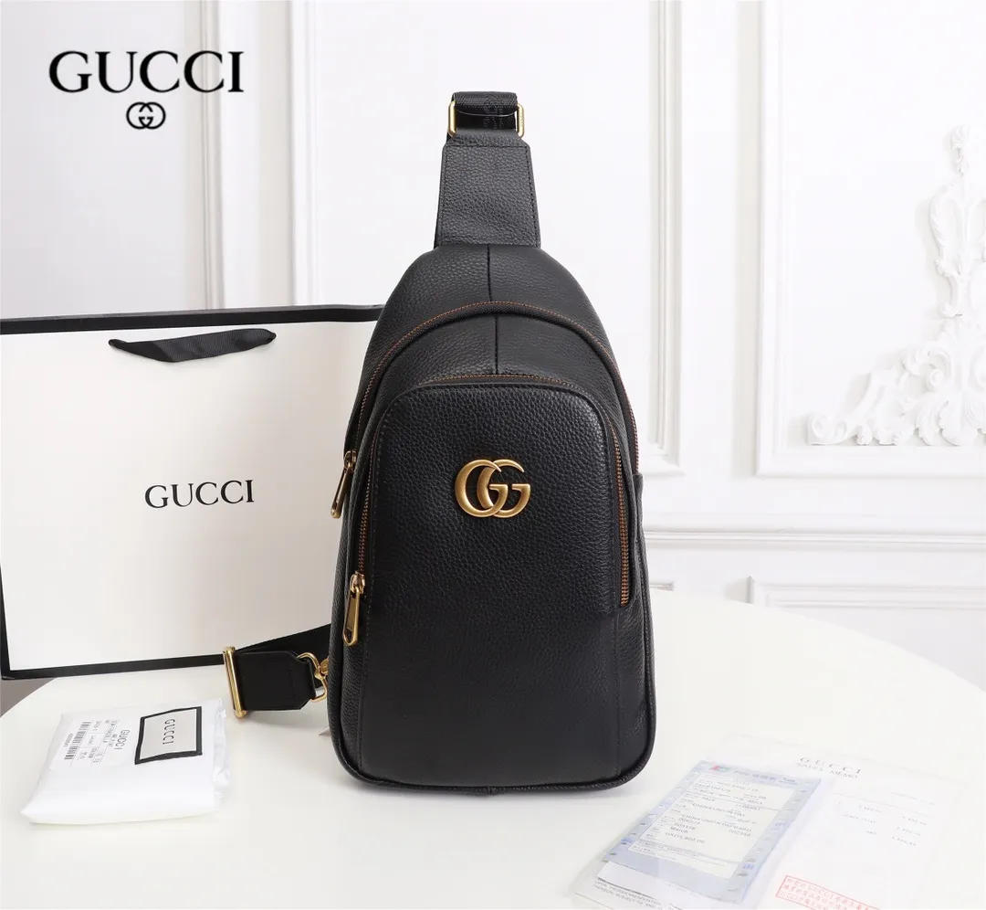 【GUCCI 公式 旗艦店】グッチ 胸ポケット当日出荷 好評に付き再入荷！32*17*4CM