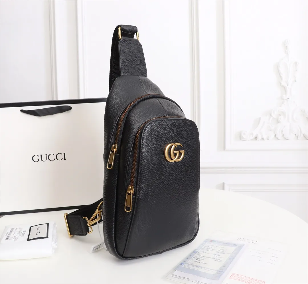 【GUCCI 公式 旗艦店】グッチ 胸ポケット当日出荷 好評に付き再入荷！32*17*4CM