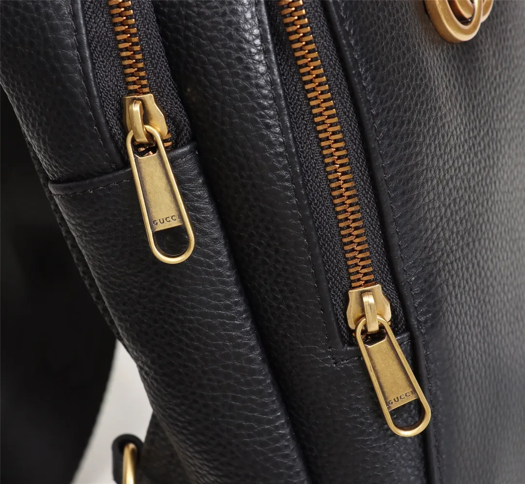 【GUCCI 公式 旗艦店】グッチ 胸ポケット当日出荷 好評に付き再入荷！32*17*4CM