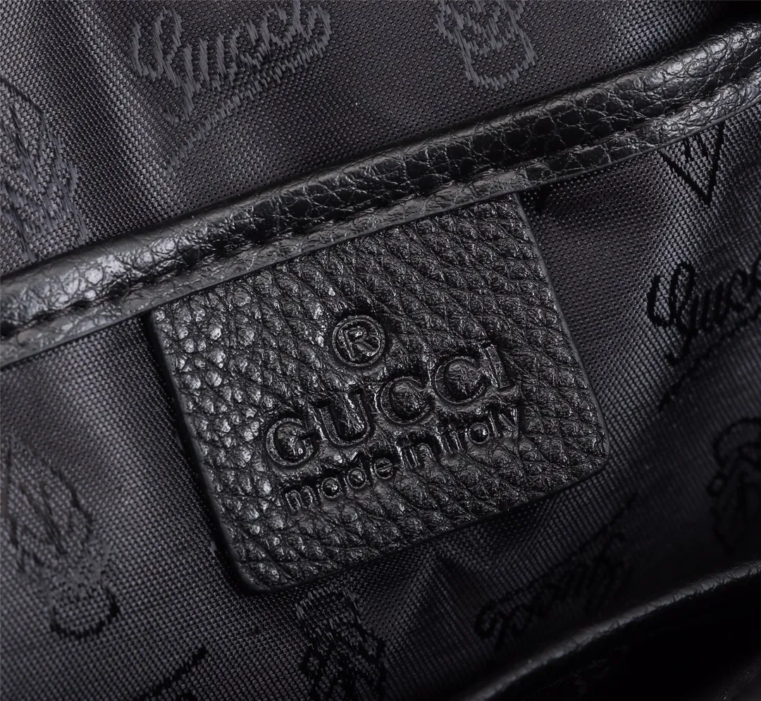 【GUCCI 公式 旗艦店】グッチ 胸ポケット当日出荷 好評に付き再入荷！32*17*4CM