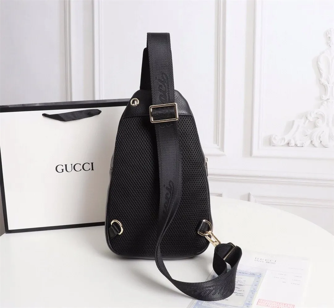 【GUCCI 公式 旗艦店】グッチ 胸ポケット当日出荷 好評に付き再入荷！30*18*7CM