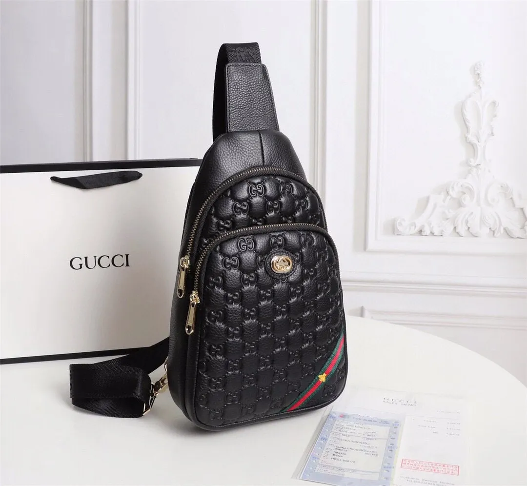 【GUCCI 公式 旗艦店】グッチ 胸ポケット当日出荷 好評に付き再入荷！30*18*7CM