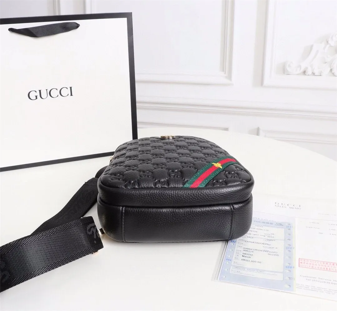 【GUCCI 公式 旗艦店】グッチ 胸ポケット当日出荷 好評に付き再入荷！30*18*7CM