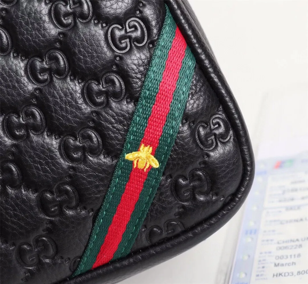 【GUCCI 公式 旗艦店】グッチ 胸ポケット当日出荷 好評に付き再入荷！30*18*7CM