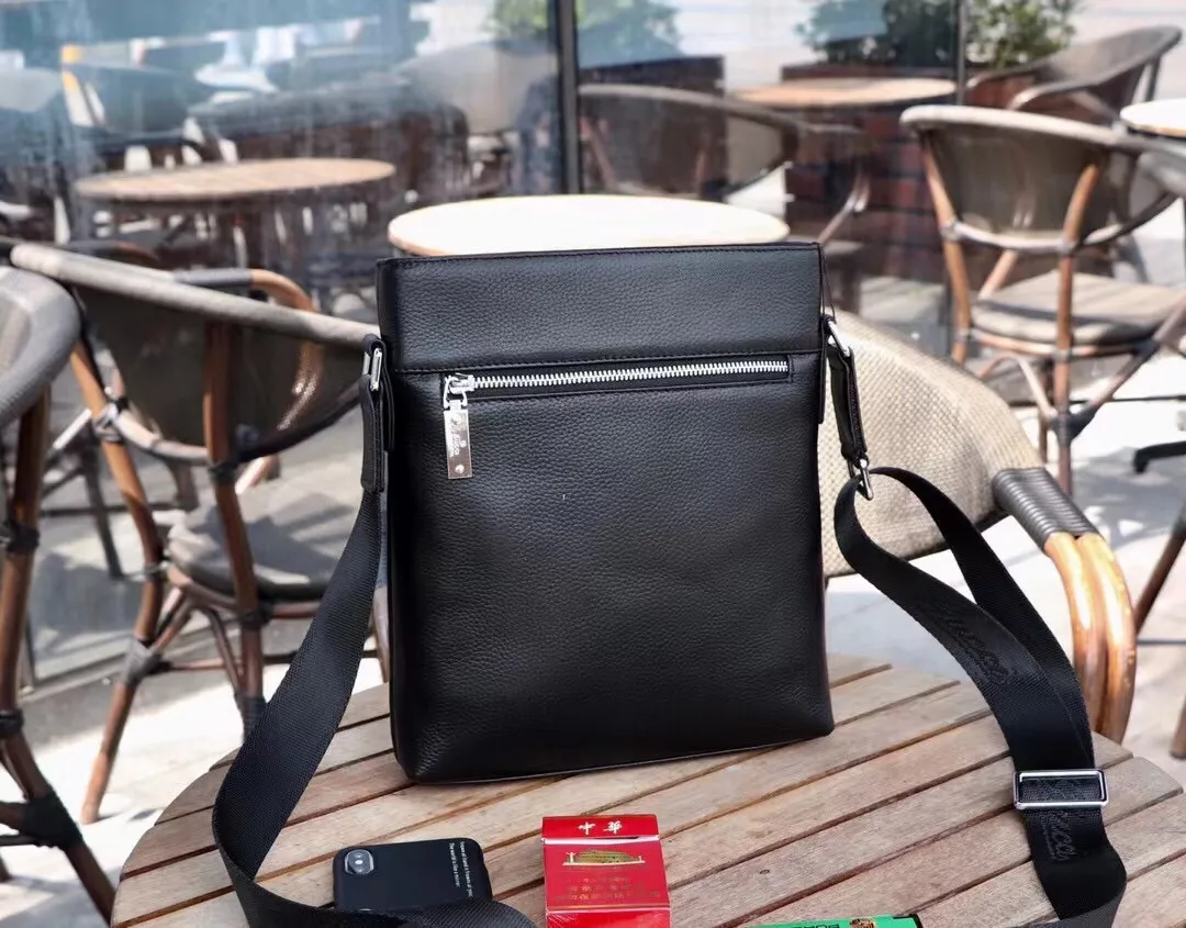 【GUCCI 公式 旗艦店】クッチ  ショルダーバッグ 当日出荷 好評に付き再入荷！24*28*5CM