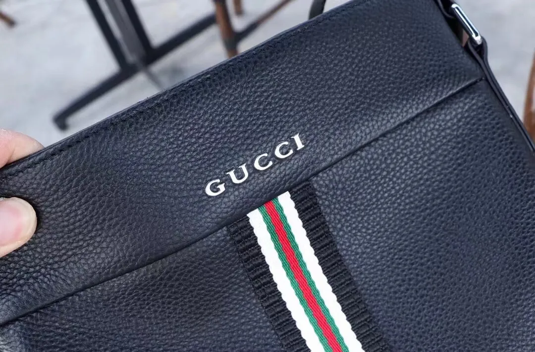 【GUCCI 公式 旗艦店】クッチ  ショルダーバッグ 当日出荷 好評に付き再入荷！24*28*5CM