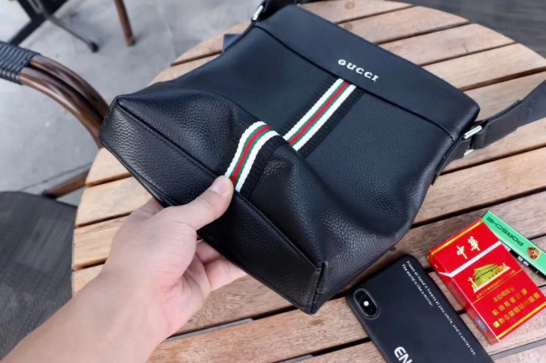 【GUCCI 公式 旗艦店】クッチ  ショルダーバッグ 当日出荷 好評に付き再入荷！24*28*5CM