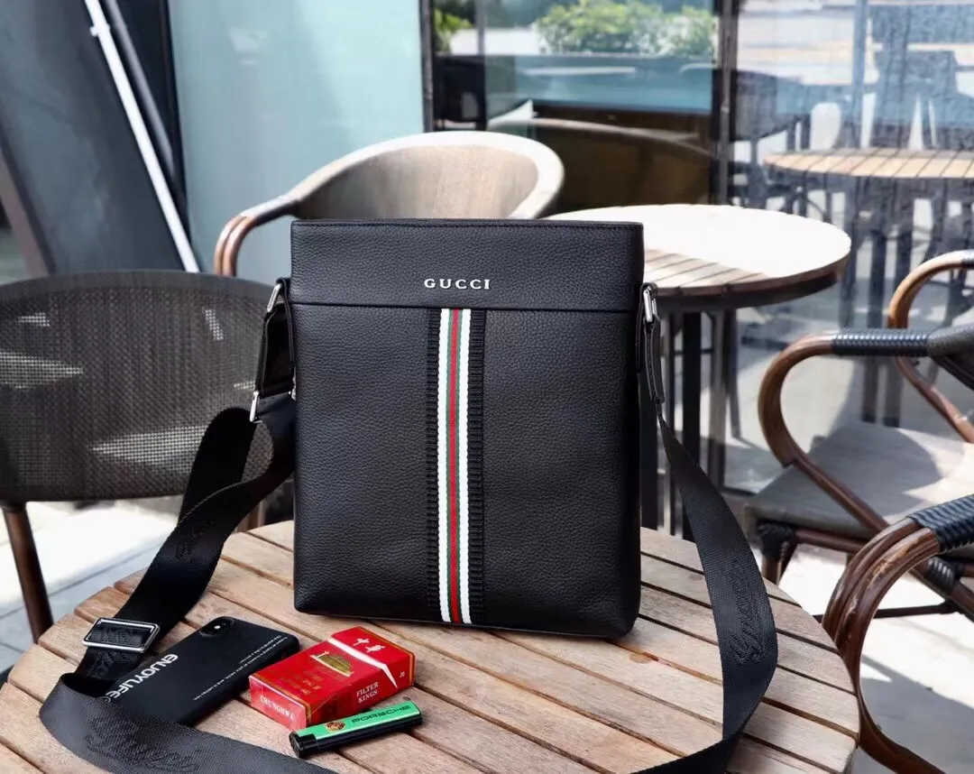 【GUCCI 公式 旗艦店】クッチ  ショルダーバッグ 当日出荷 好評に付き再入荷！24*28*5CM
