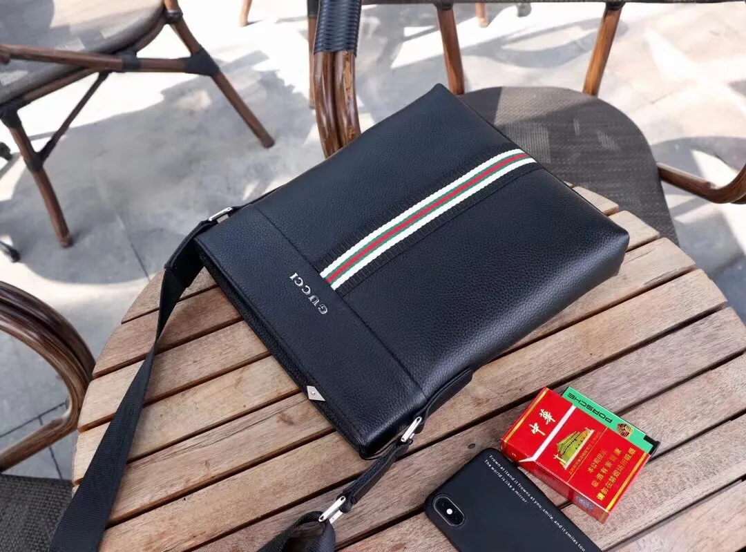【GUCCI 公式 旗艦店】クッチ  ショルダーバッグ 当日出荷 好評に付き再入荷！24*28*5CM