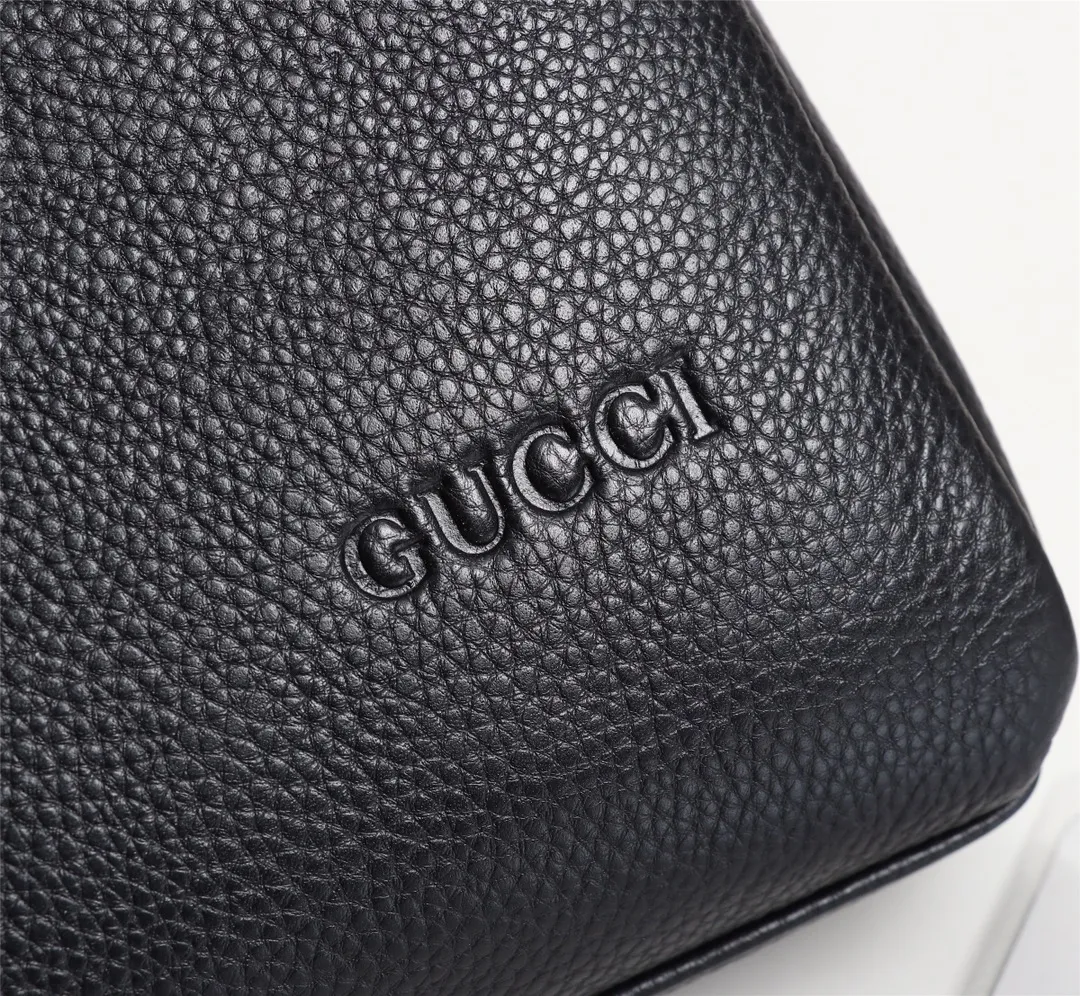 【GUCCI 公式 旗艦店】クッチ  ショルダーバッグ 当日出荷 好評に付き再入荷！33*24*8CM
