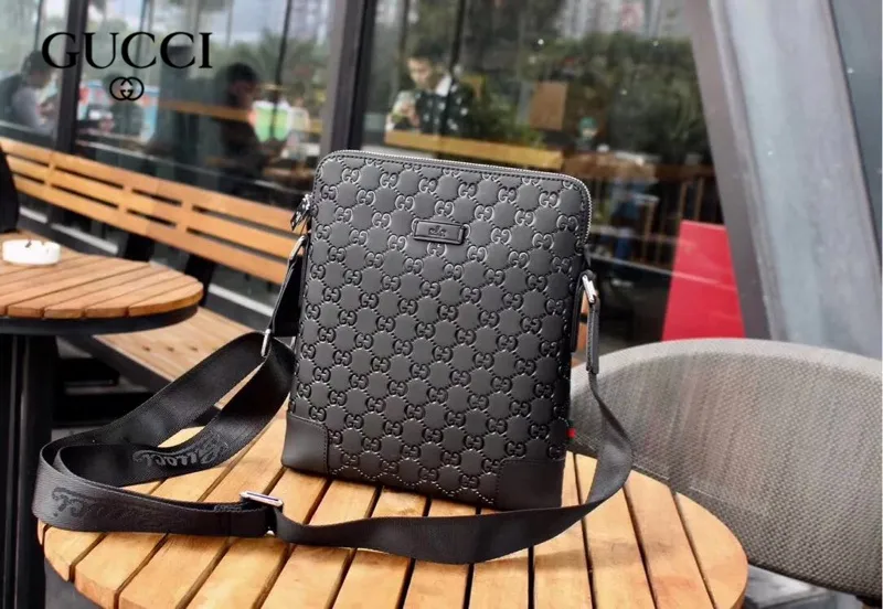 【GUCCI 公式 旗艦店】クッチ    ショルダーバッグ 当日出荷 好評に付き再入荷！24*27*5CM