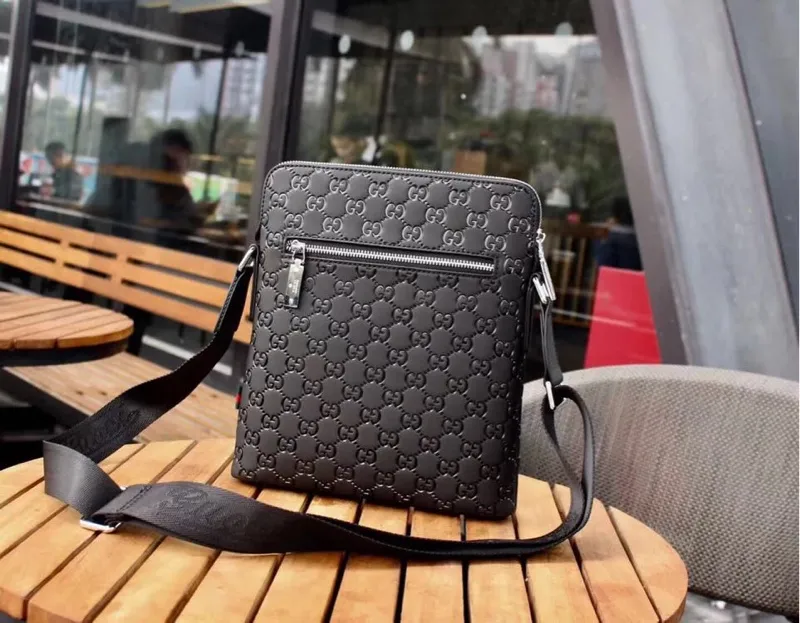 【GUCCI 公式 旗艦店】クッチ    ショルダーバッグ 当日出荷 好評に付き再入荷！24*27*5CM