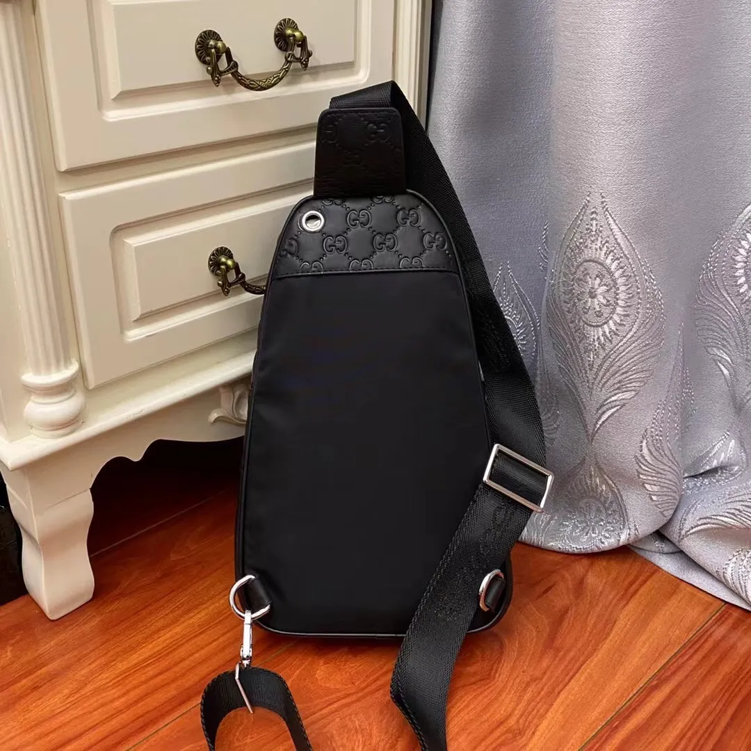 【GUCCI 公式 旗艦店】クッチ  胸ポケット当日出荷 好評に付き再入荷！29*18*8CM
