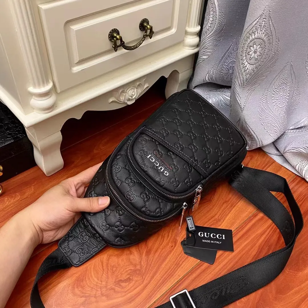 【GUCCI 公式 旗艦店】クッチ  胸ポケット当日出荷 好評に付き再入荷！29*18*8CM