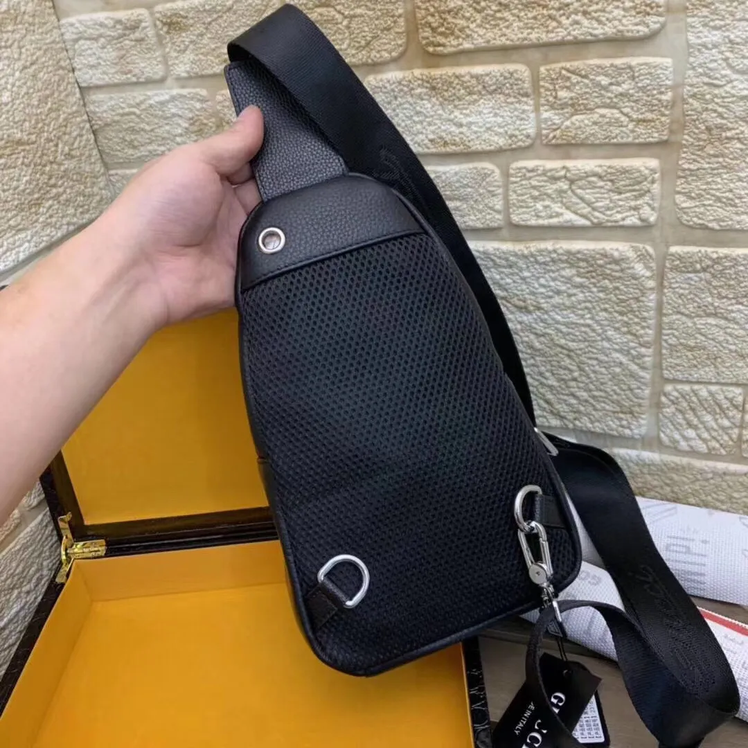 【GUCCI 公式 旗艦店】クッチ  胸ポケット当日出荷 好評に付き再入荷！30*18*7CM