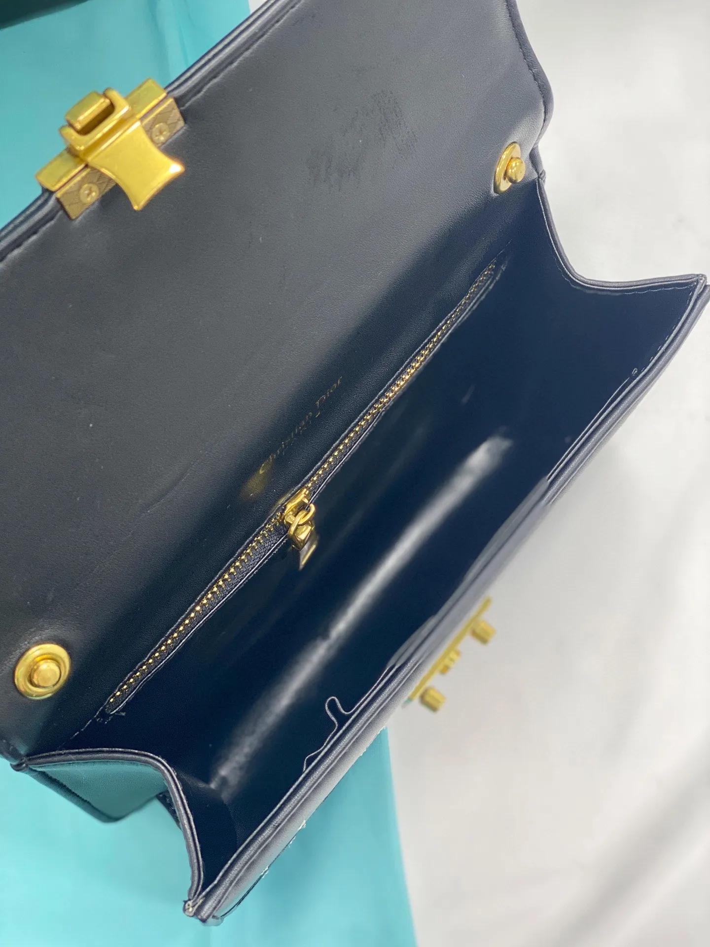 【DIOR  公式 旗艦店】ディオール   ショルダーバッグ 当日出荷 好評に付き再入荷！24*16CM