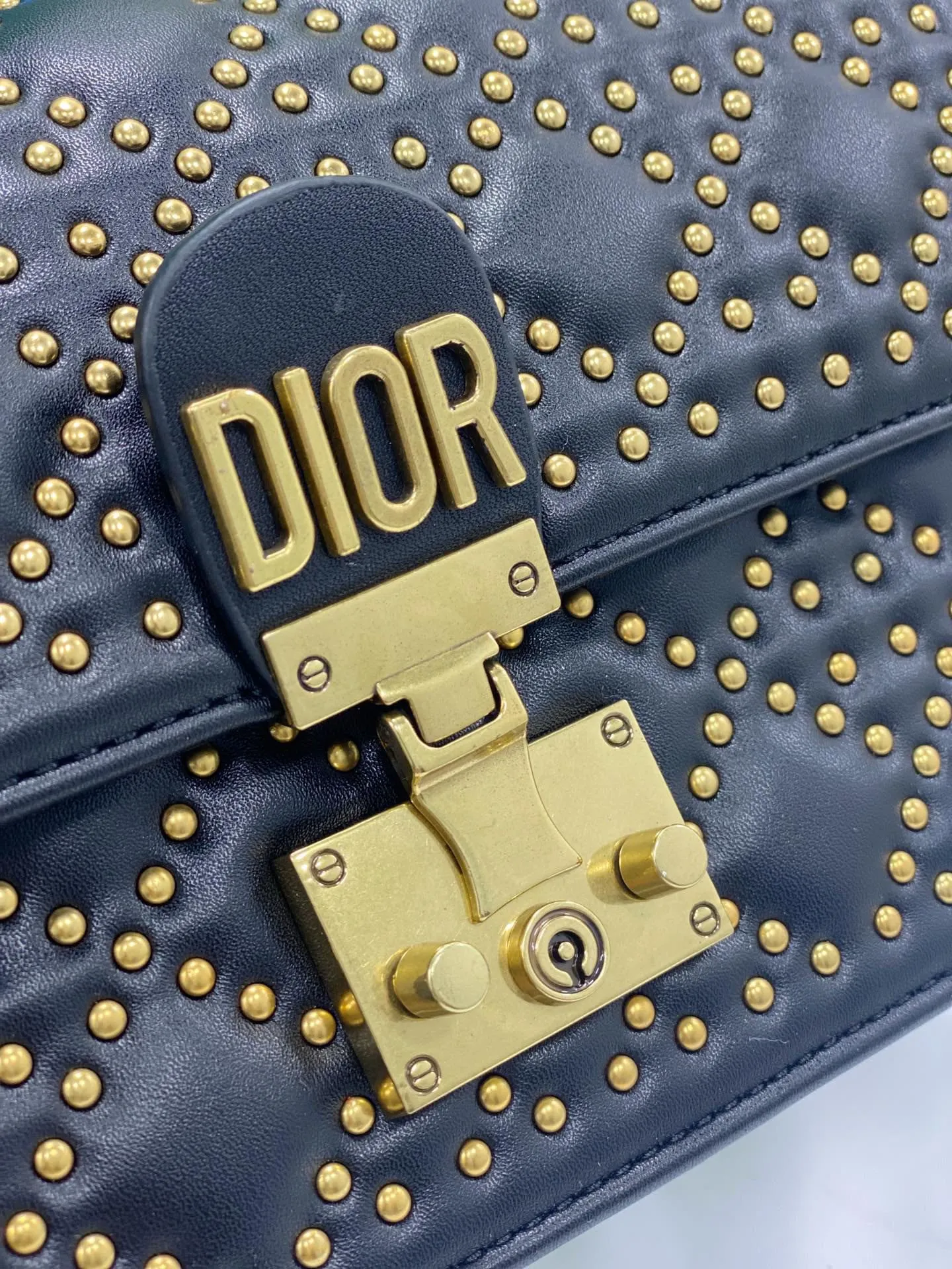 【DIOR  公式 旗艦店】ディオール   ショルダーバッグ 当日出荷 好評に付き再入荷！24*16CM