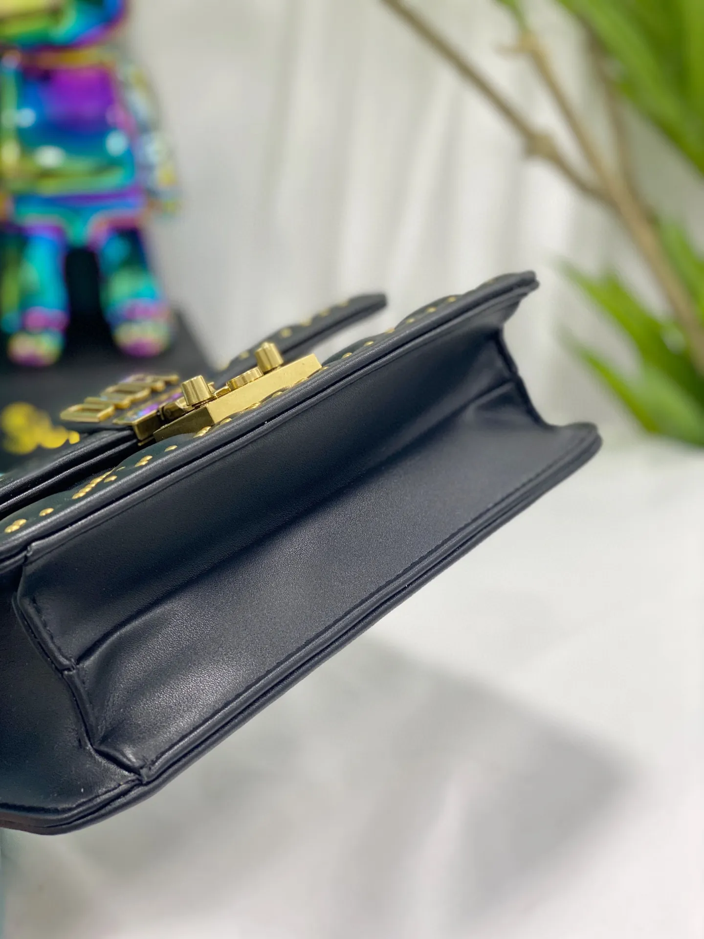 【DIOR  公式 旗艦店】ディオール   ショルダーバッグ 当日出荷 好評に付き再入荷！24*16CM