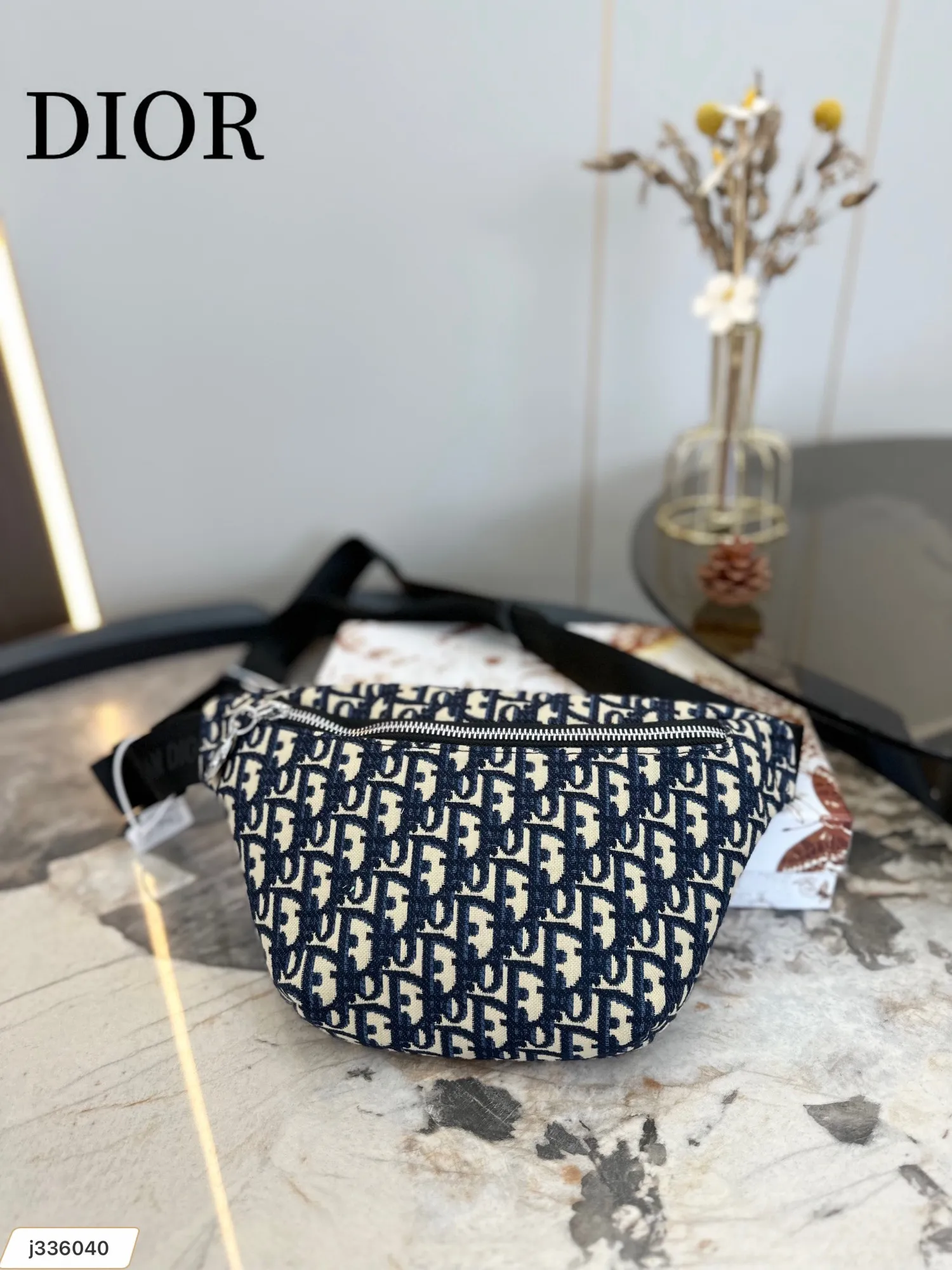 【DIOR   公式 旗艦店】 ディオール   ウエストポーチ 当日出荷 好評に付き再入荷！23*18CM