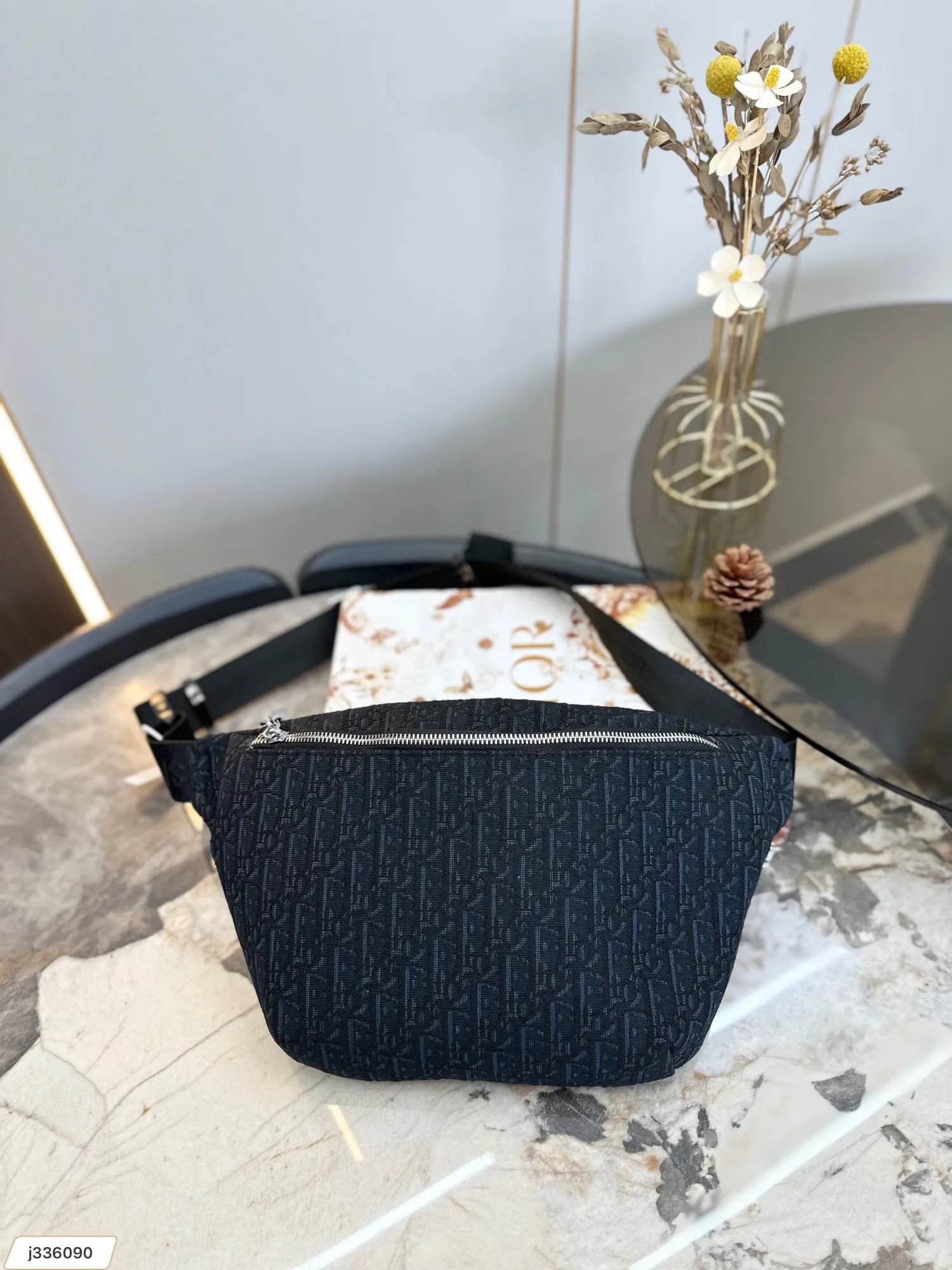【DIOR   公式 旗艦店】 ディオール   ウエストポーチ 当日出荷 好評に付き再入荷！23*18CM