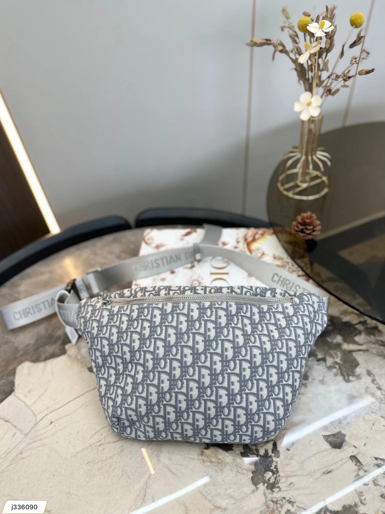 【DIOR   公式 旗艦店】 ディオール   ウエストポーチ 当日出荷 好評に付き再入荷！23*18CM