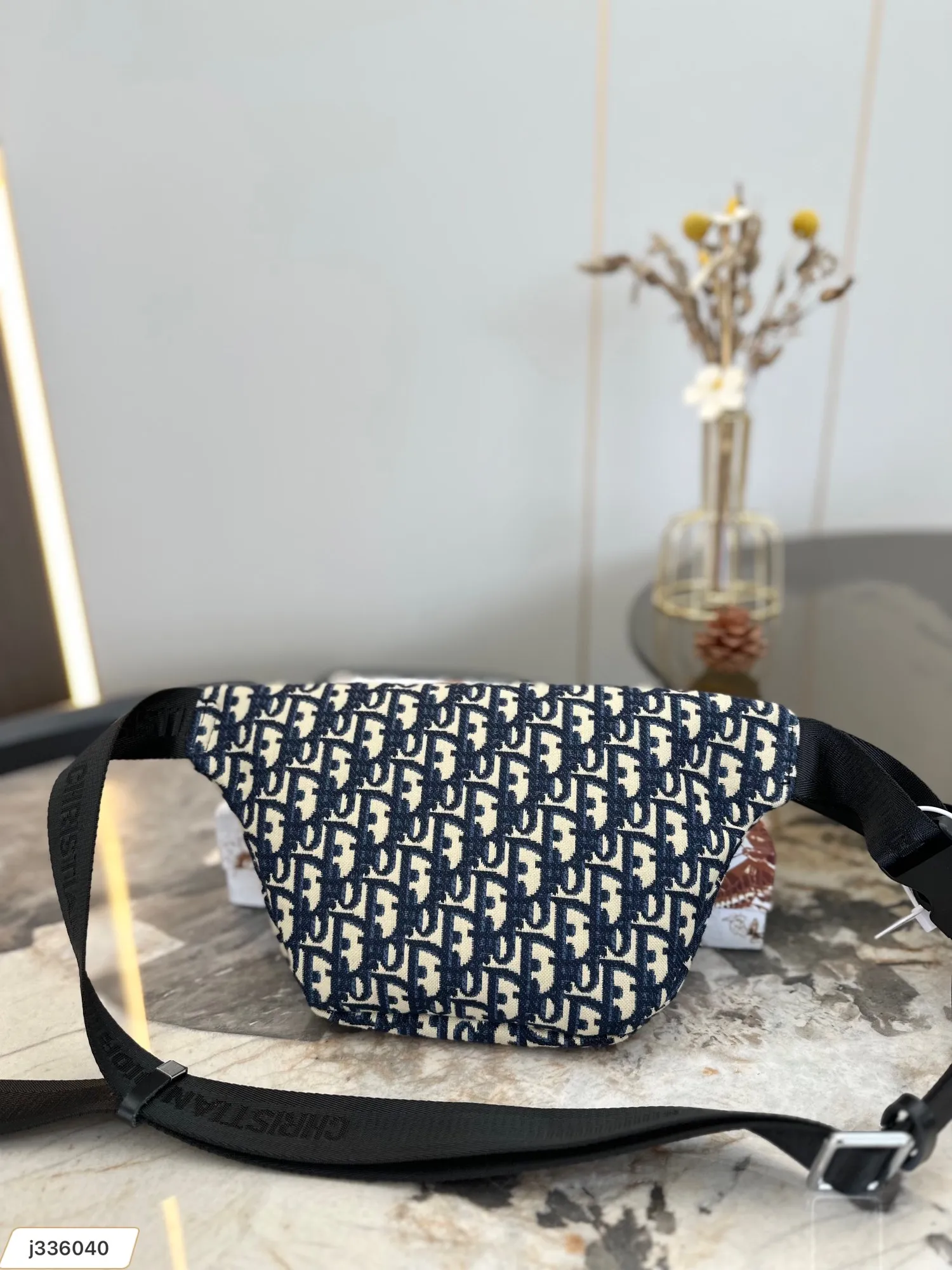 【DIOR   公式 旗艦店】 ディオール   ウエストポーチ 当日出荷 好評に付き再入荷！23*18CM