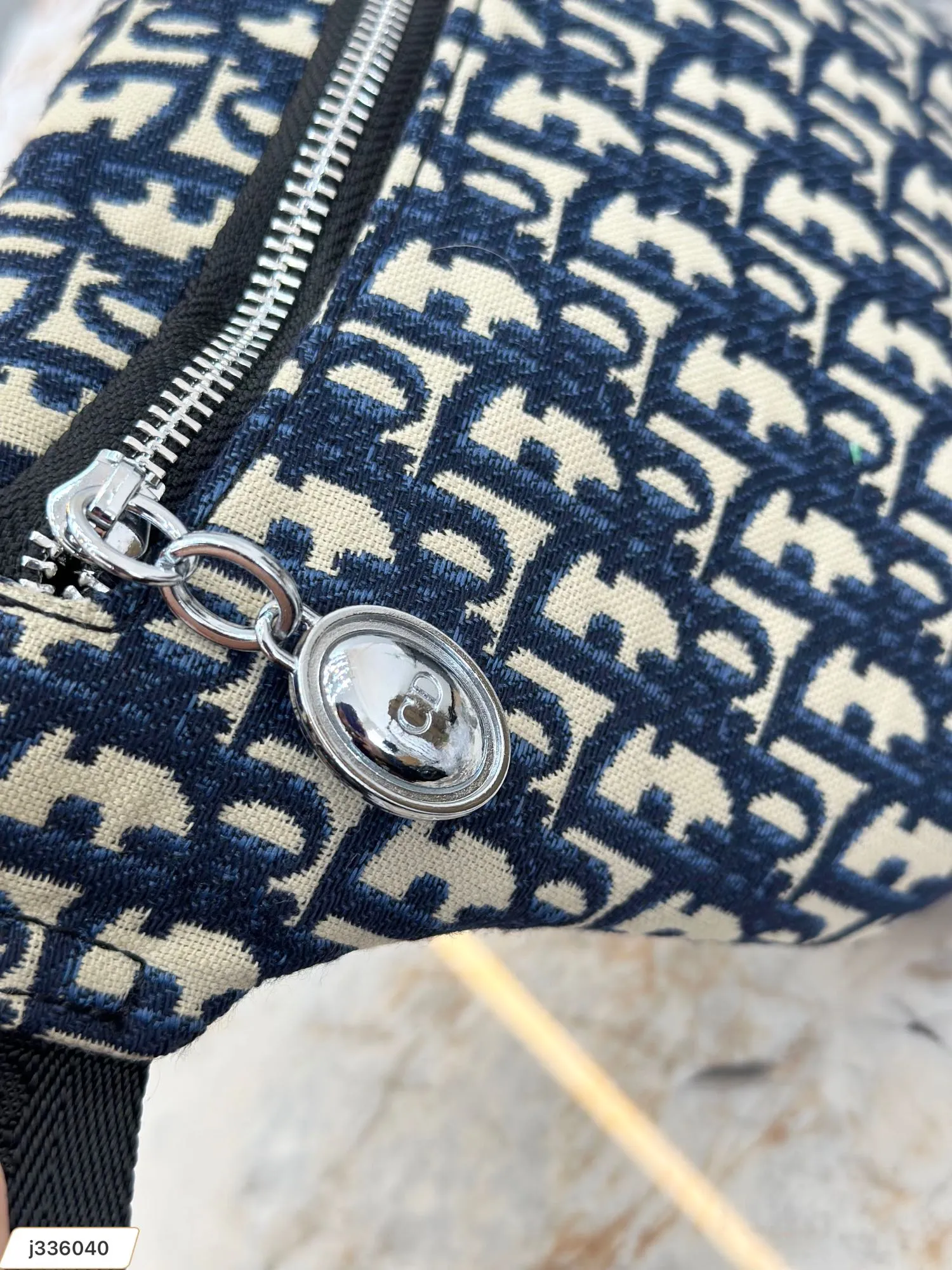 【DIOR   公式 旗艦店】 ディオール   ウエストポーチ 当日出荷 好評に付き再入荷！23*18CM