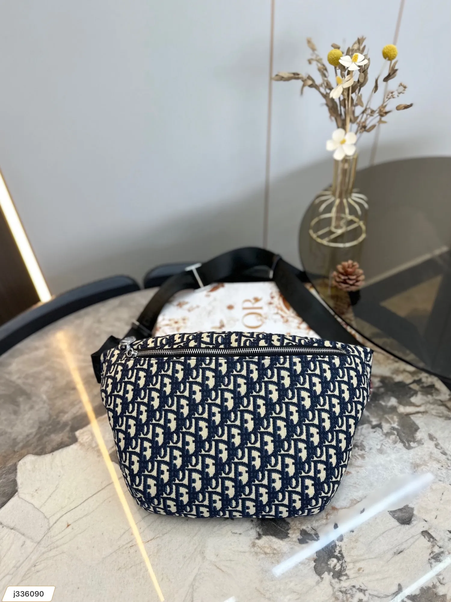 【DIOR   公式 旗艦店】 ディオール   ウエストポーチ 当日出荷 好評に付き再入荷！23*18CM
