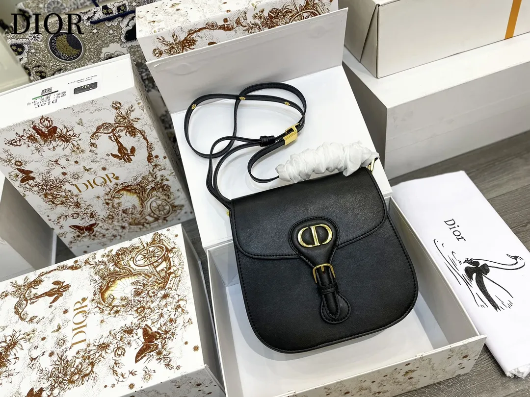 【DIOR  公式旗艦店】 ディオール   ショルダーバッグ 当日出荷 好評に付き再入荷！20*20CM