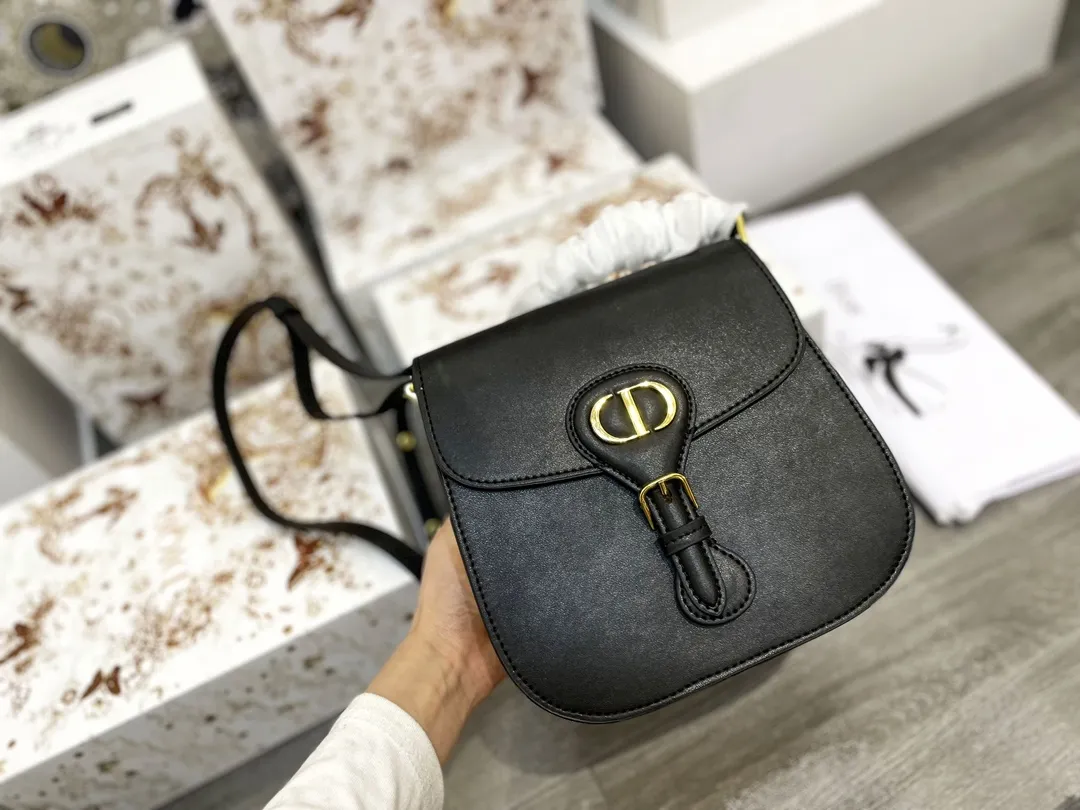 【DIOR  公式旗艦店】 ディオール   ショルダーバッグ 当日出荷 好評に付き再入荷！20*20CM