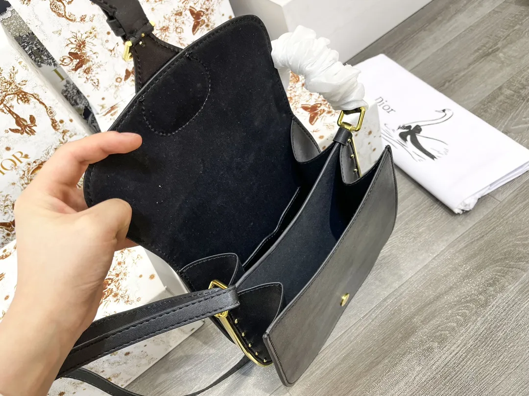 【DIOR  公式旗艦店】 ディオール   ショルダーバッグ 当日出荷 好評に付き再入荷！20*20CM