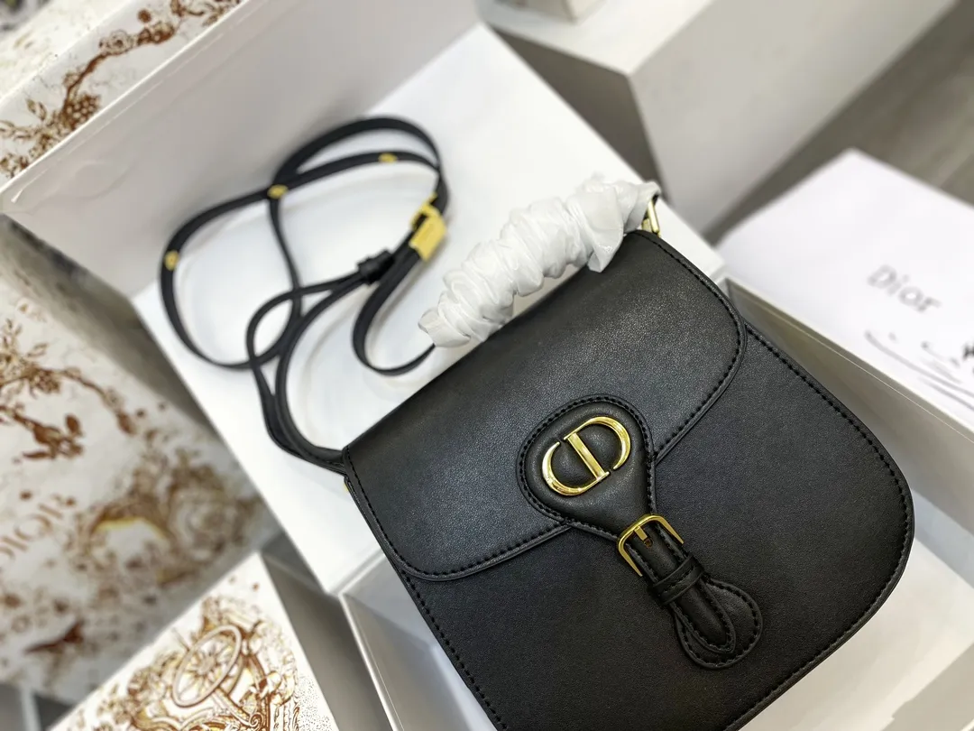 【DIOR  公式旗艦店】 ディオール   ショルダーバッグ 当日出荷 好評に付き再入荷！20*20CM