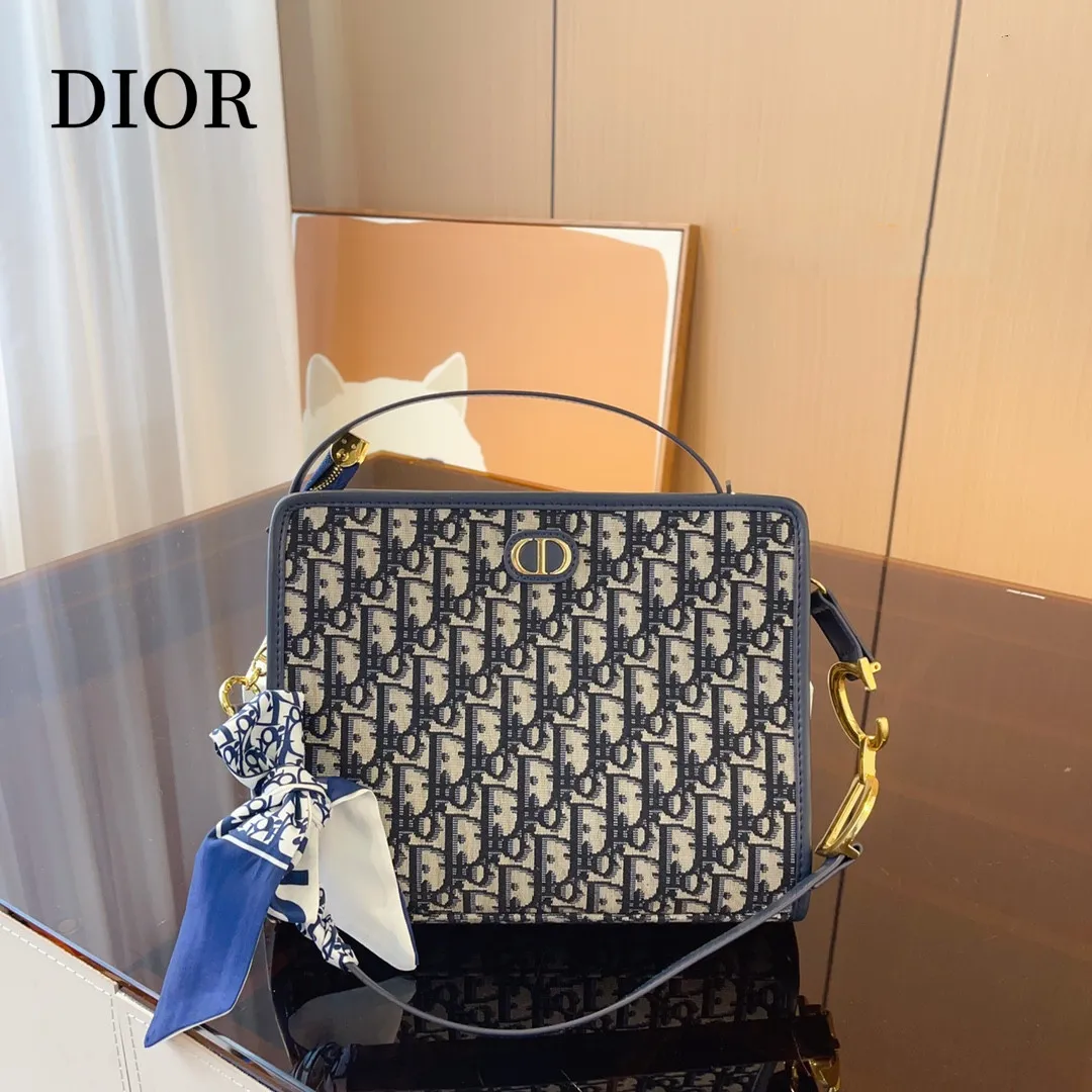 【DIOR  公式 旗艦店】ディオール   ショルダーバッグ 当日出荷 好評に付き再入荷！26*6*20CM