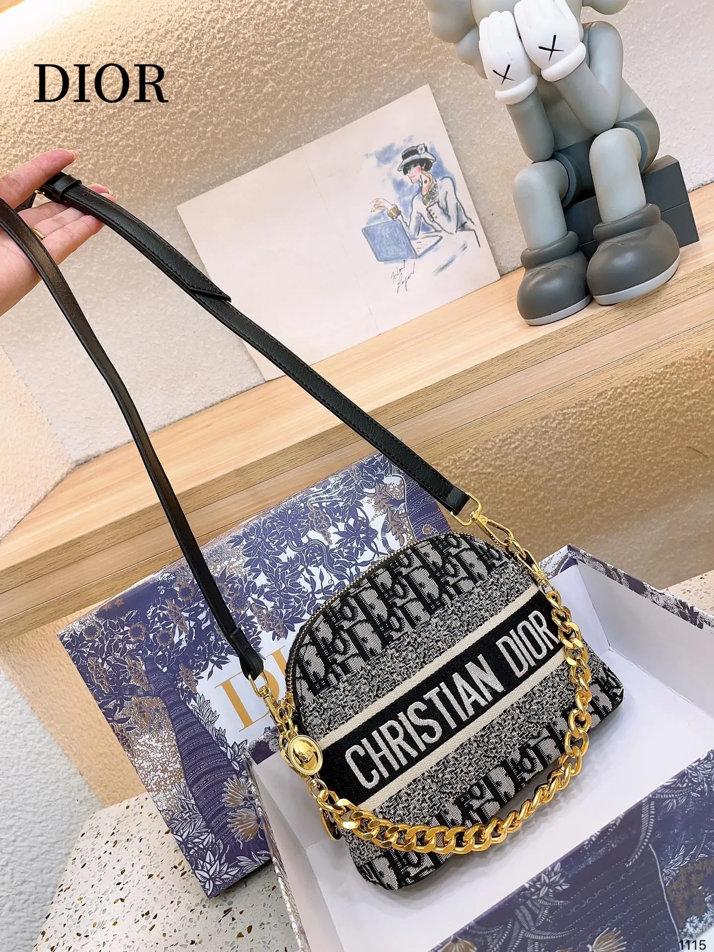 【DIOR  公式 旗艦店】ディオール   ショルダーバッグ 当日出荷 好評に付き再入荷！21*16CM