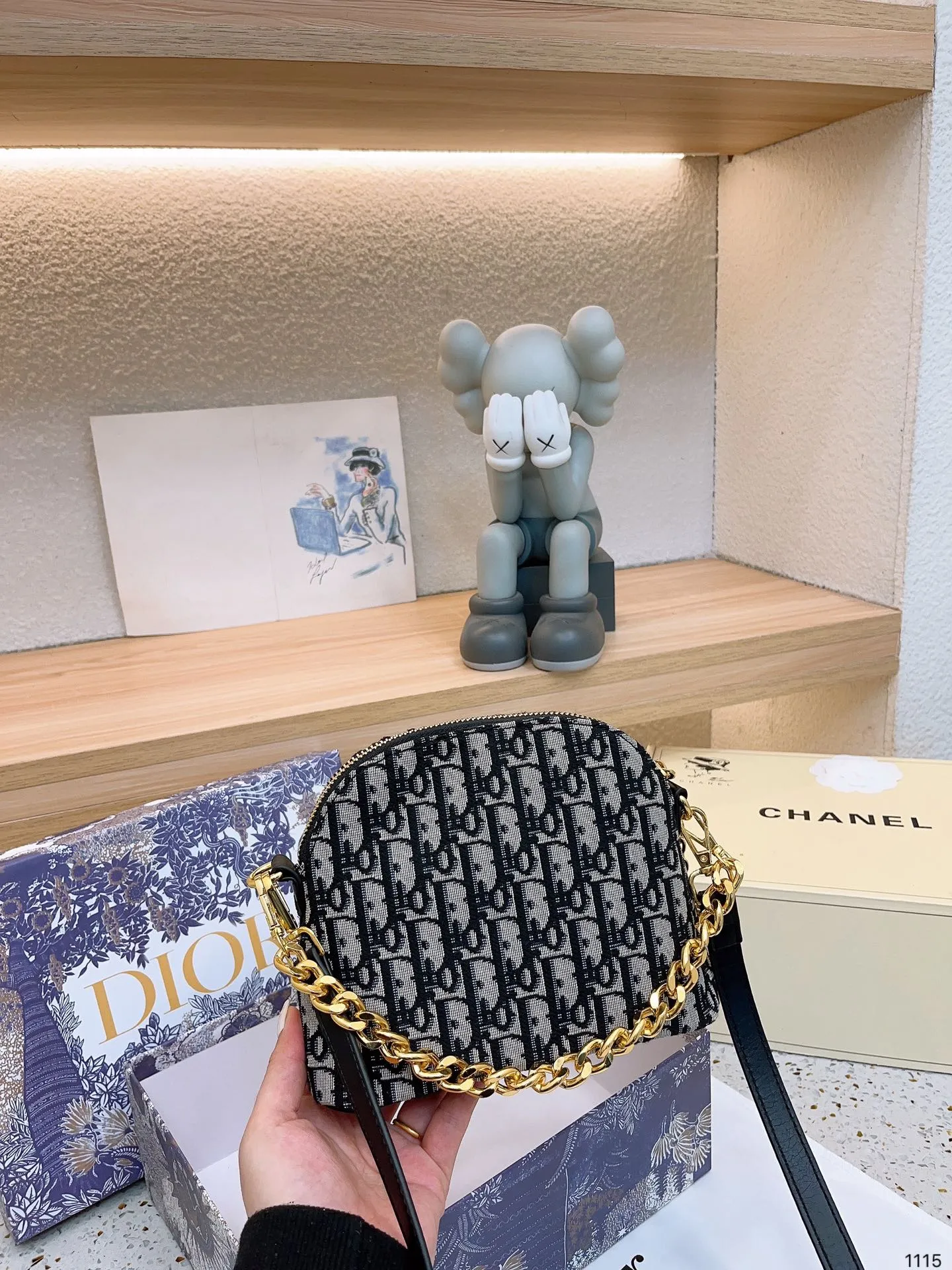 【DIOR  公式 旗艦店】ディオール   ショルダーバッグ 当日出荷 好評に付き再入荷！21*16CM