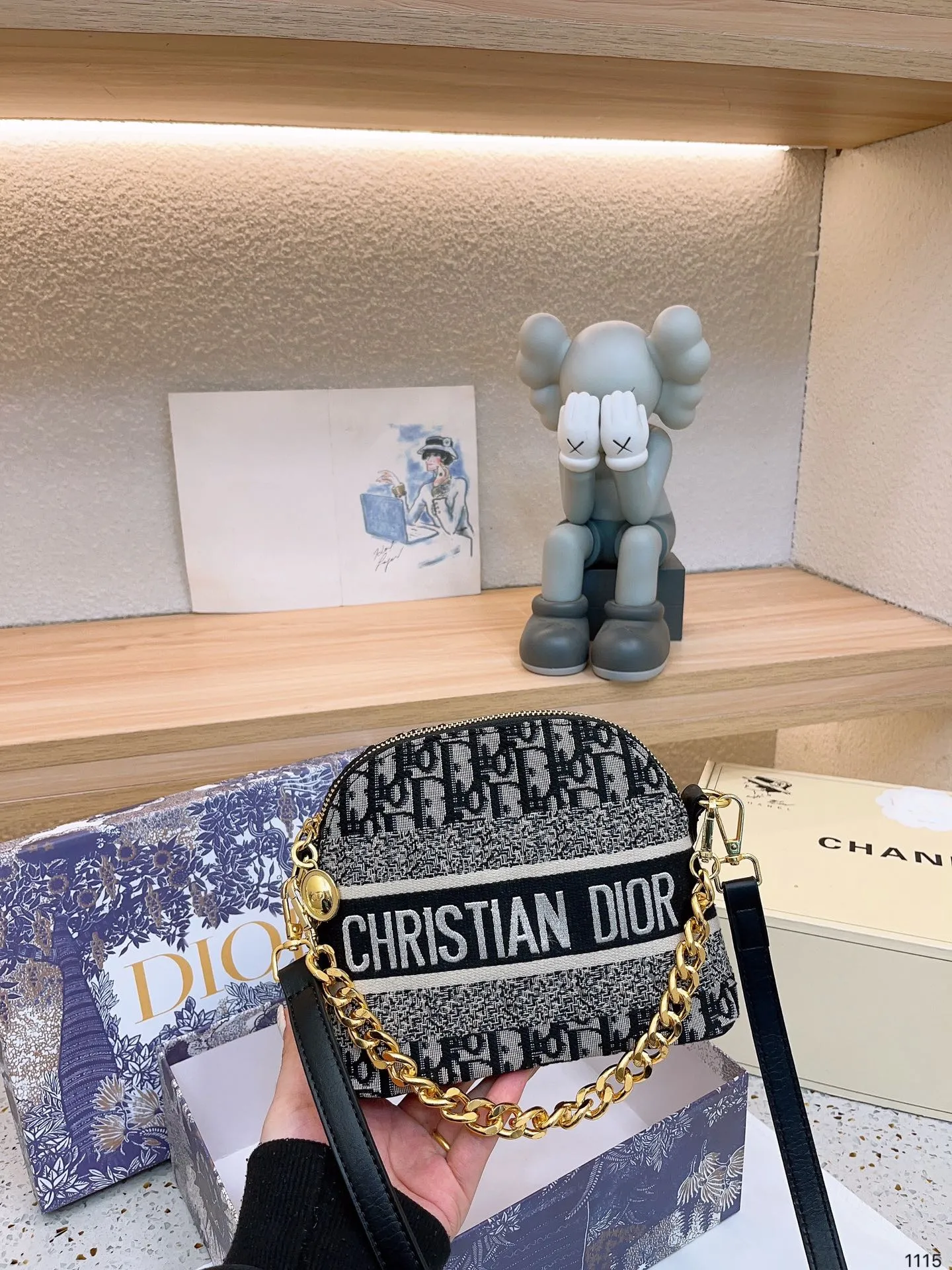 【DIOR  公式 旗艦店】ディオール   ショルダーバッグ 当日出荷 好評に付き再入荷！21*16CM