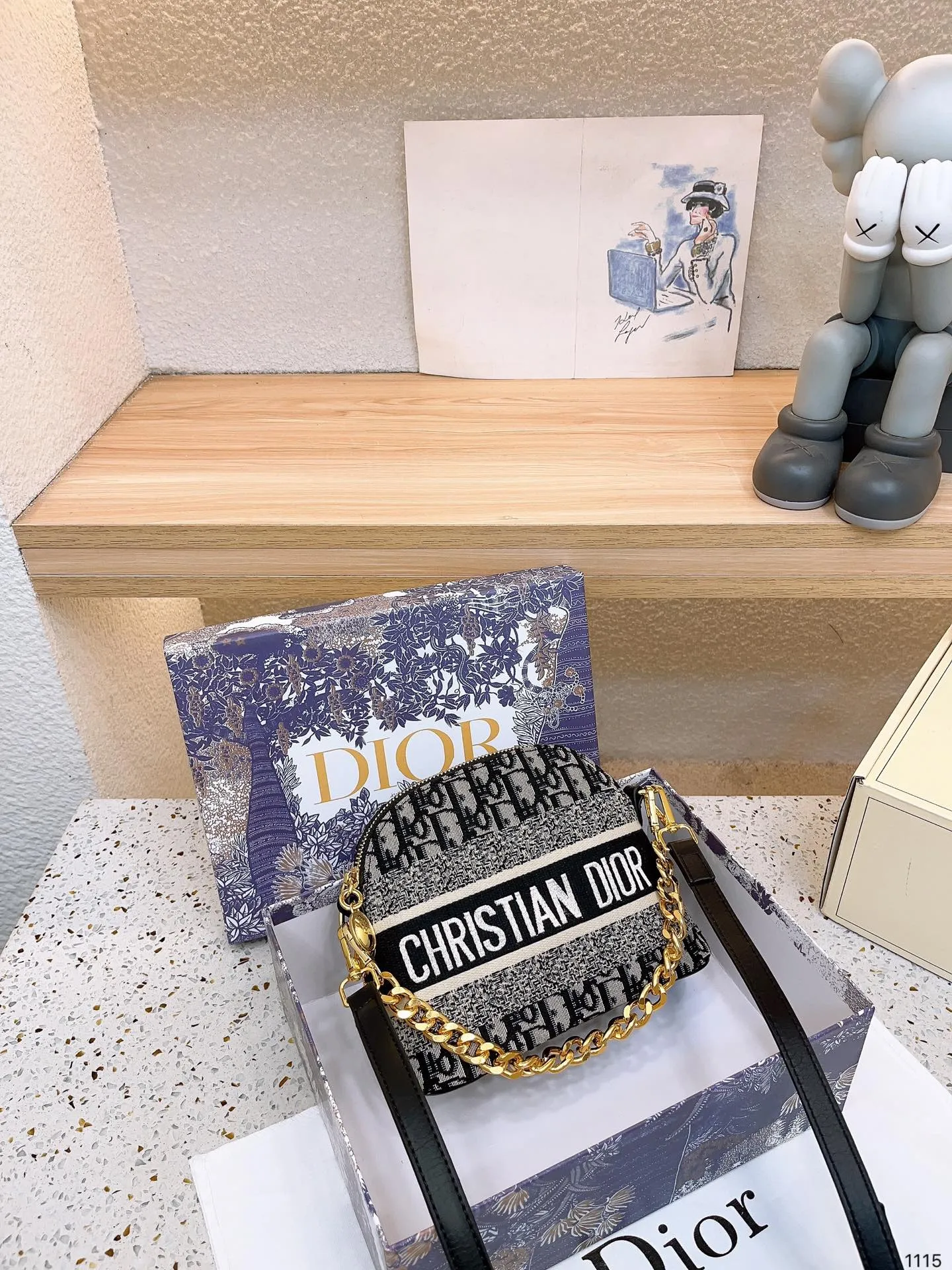 【DIOR  公式 旗艦店】ディオール   ショルダーバッグ 当日出荷 好評に付き再入荷！21*16CM