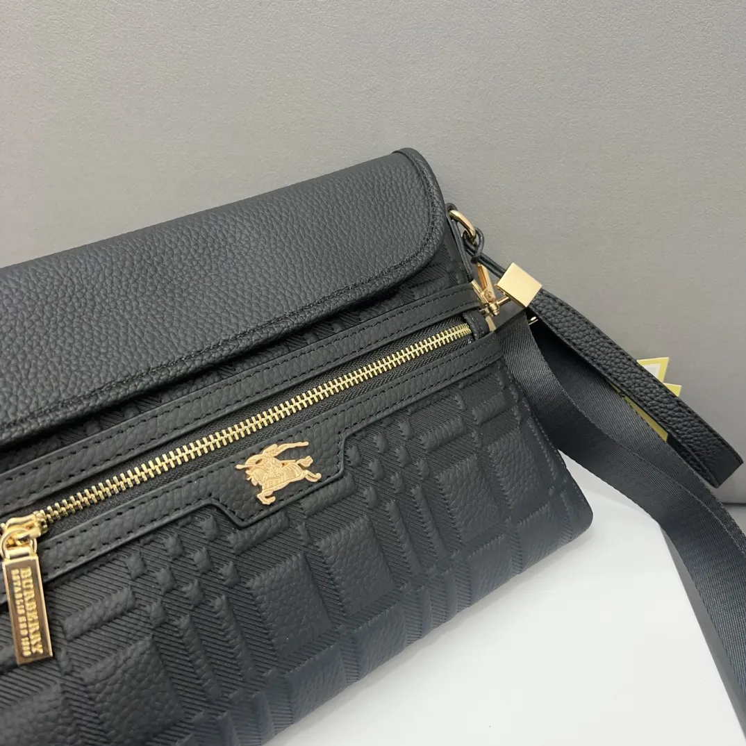 【BURBERRY 公式旗艦店】バーバリー  斜めがけバッグ 当日出荷 好評に付き再入荷！30*20CM